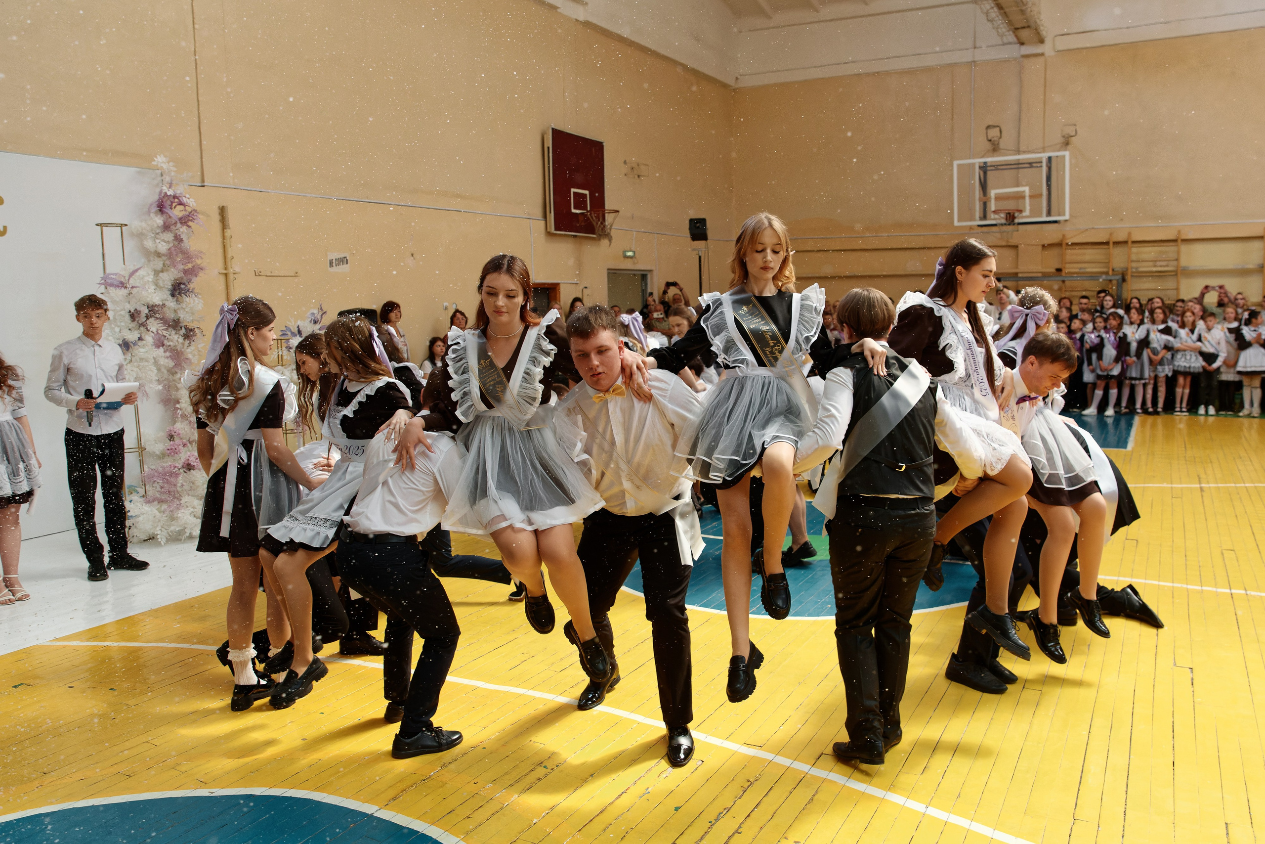 Последний звонок Школа № 42. Семейный фотограф — Макс Белогрудов