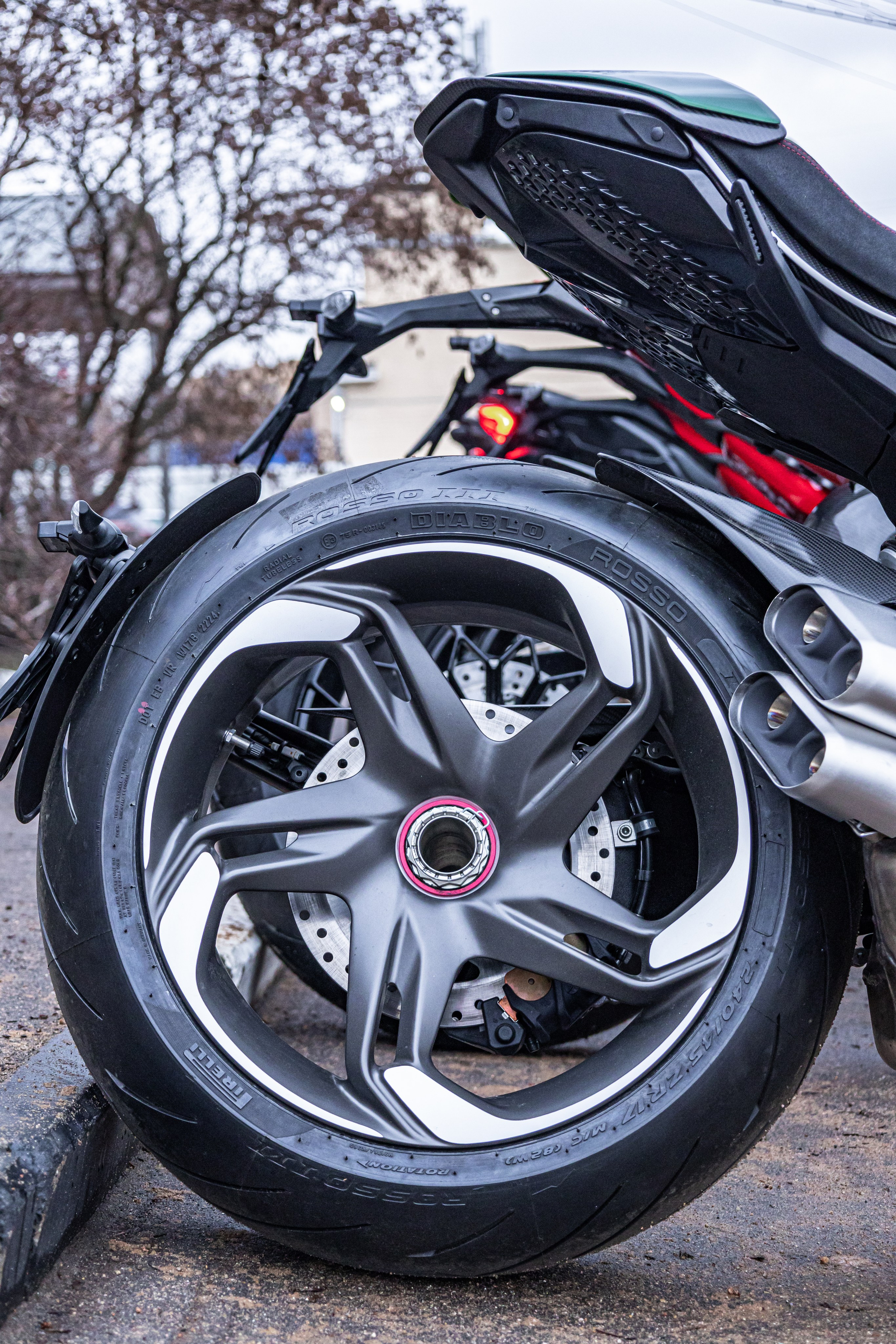 Фотосессия с мотоциклами и автомобилями. Предметный фотограф в Москве и Московской области