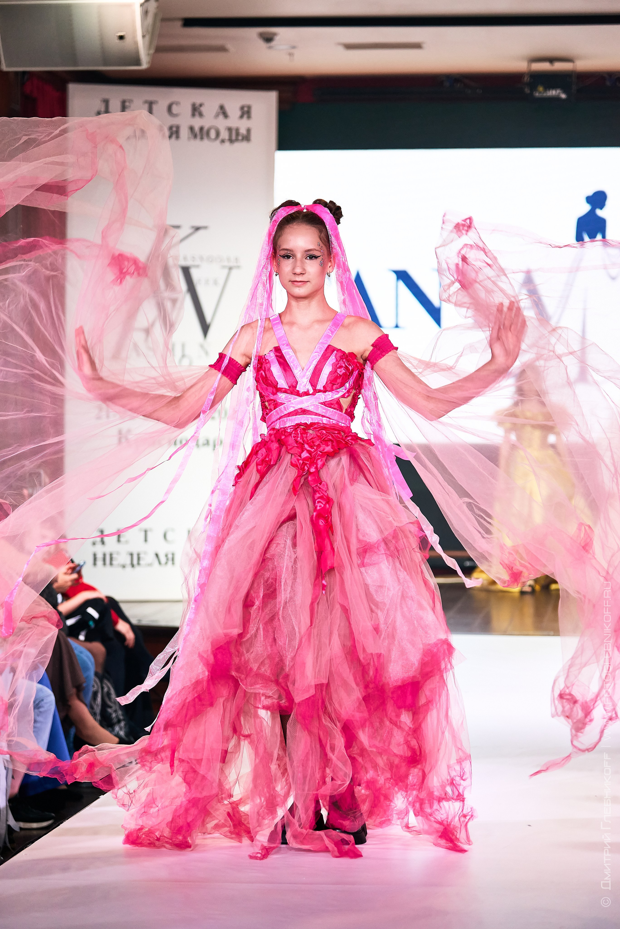 Fashion project podium / kids fashion weeek, Krasnodar. Showbiz | Fashion | Reportage