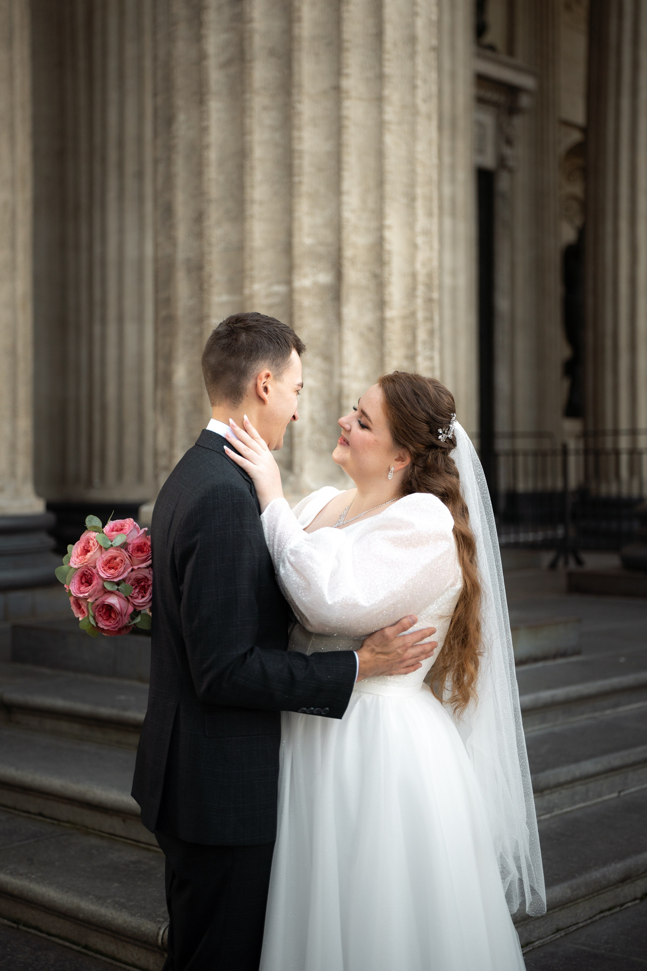 Красивые места для свадебной фотосессии летом в Санкт-Петербурге. Свадебный фотограф Александр Невский в Санкт-Петербурге
