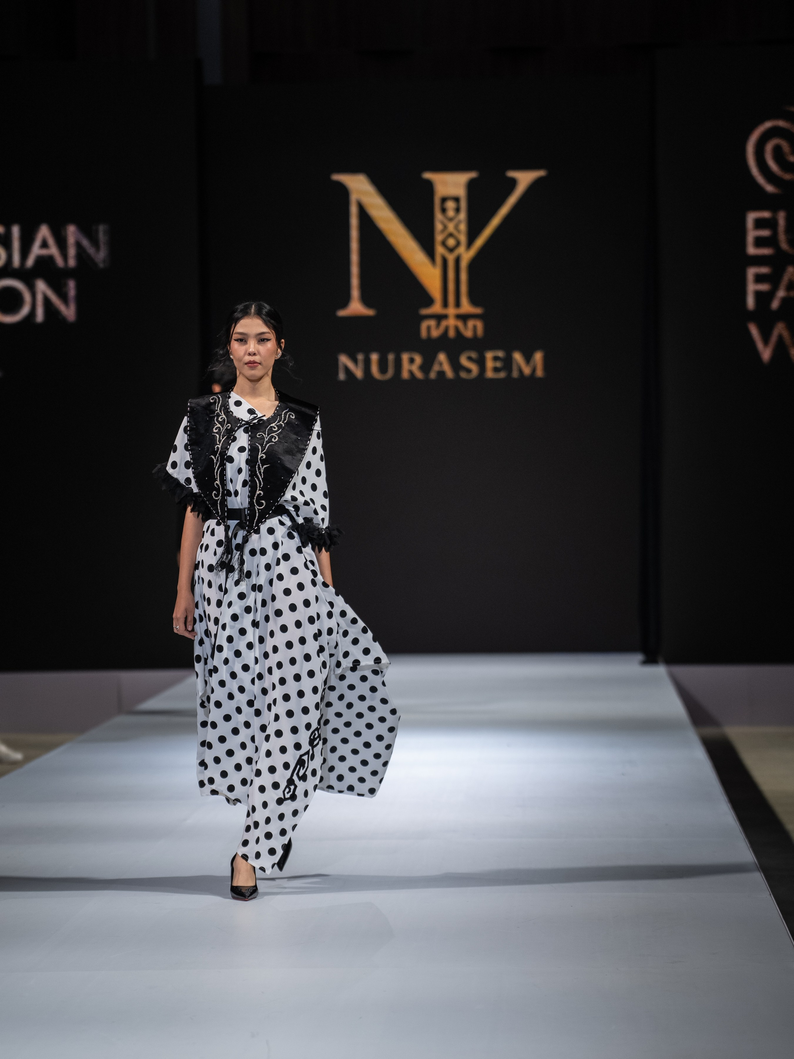 EURASIAN FASHION WEEK Nurasem. Сайт Алматинского НЮ АРТ, будуар и фэшн фотографа Дениса Карпенко