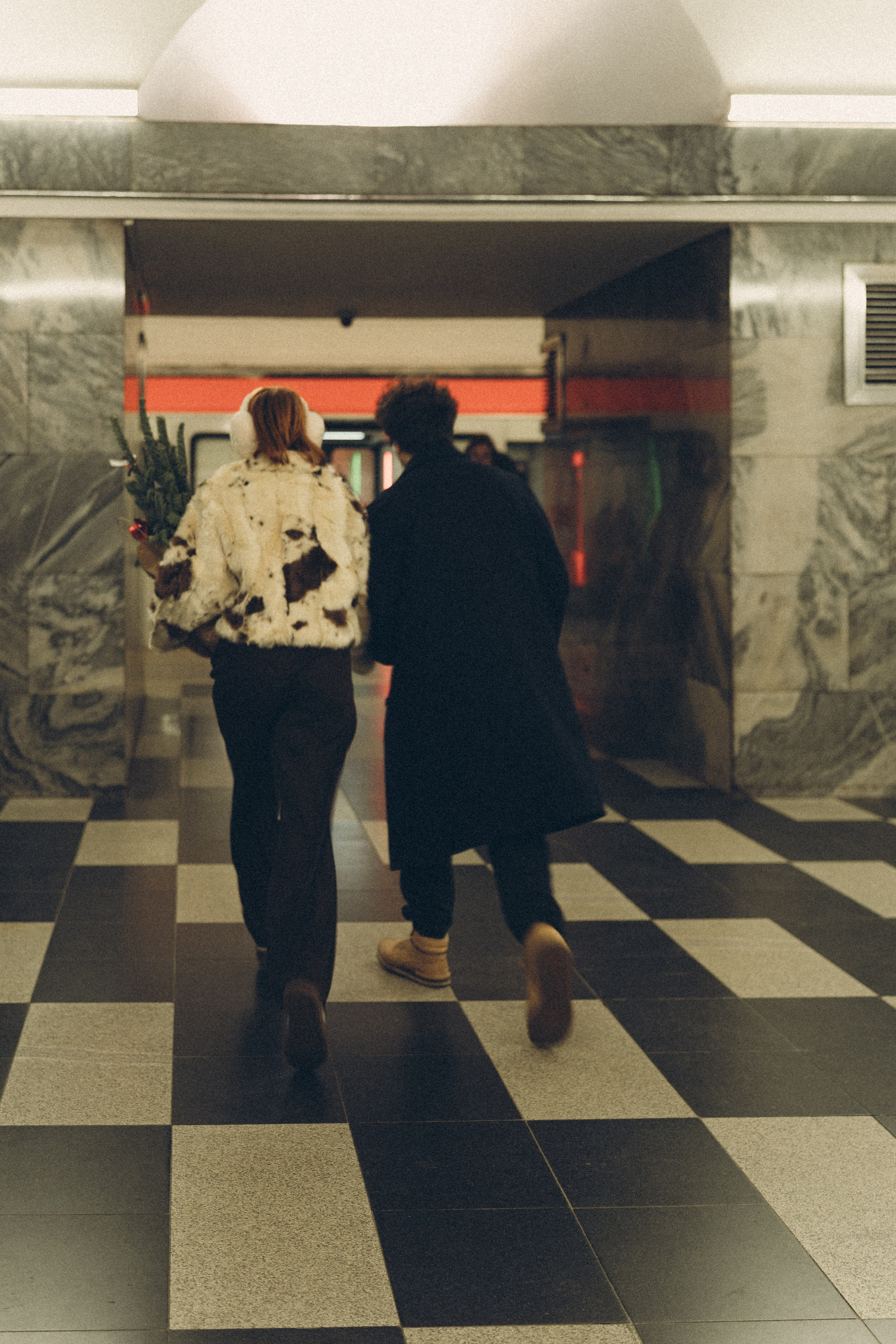 НОВОГОДНЯЯ ФОТОСЕСИИЯ ПАРЫ В МЕТРО ЛЮБОВЬ. Профессиональный фотограф, Санкт-Петербург — Виктория Богомолова