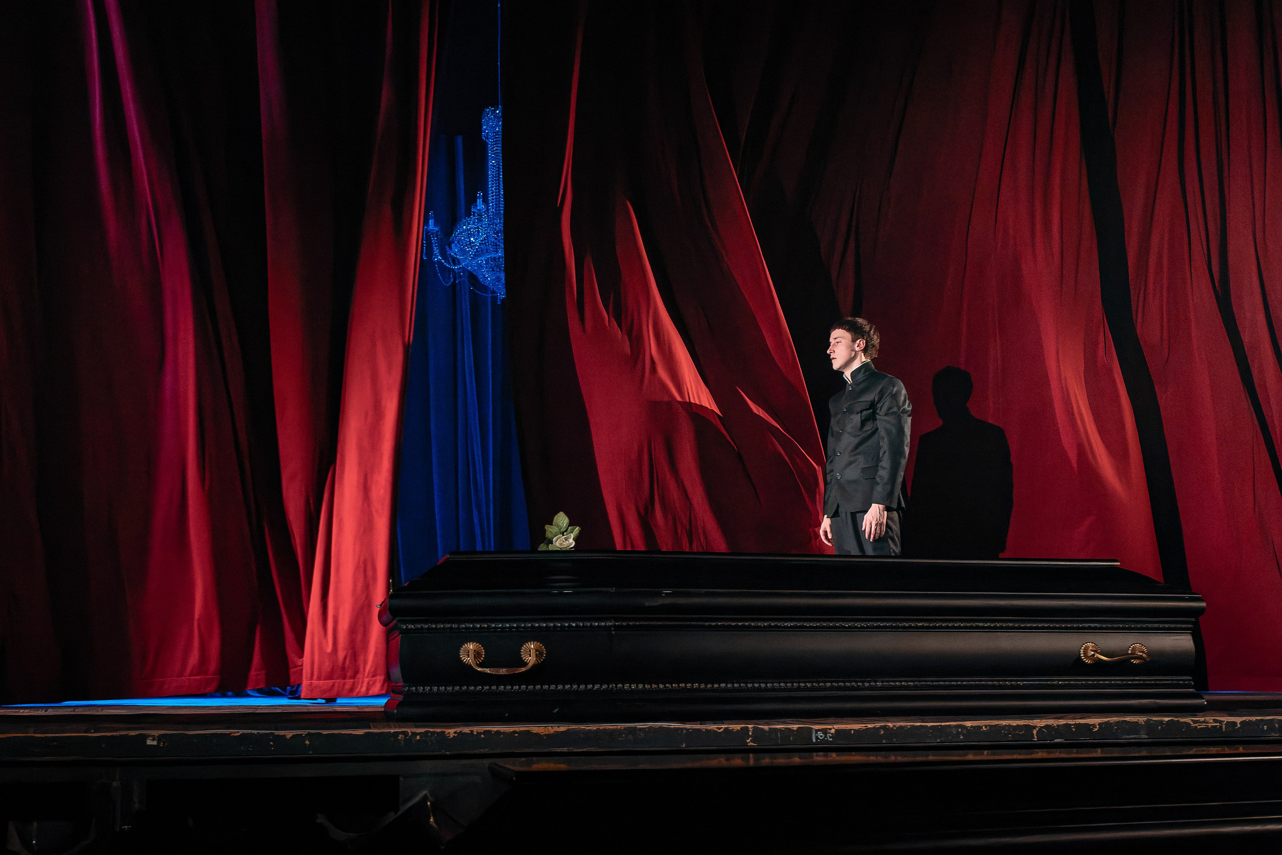 Гамлет, театр на Таганке, реж. Мурат Абукалтинов. Фотограф и режиссер Московко Екатерина