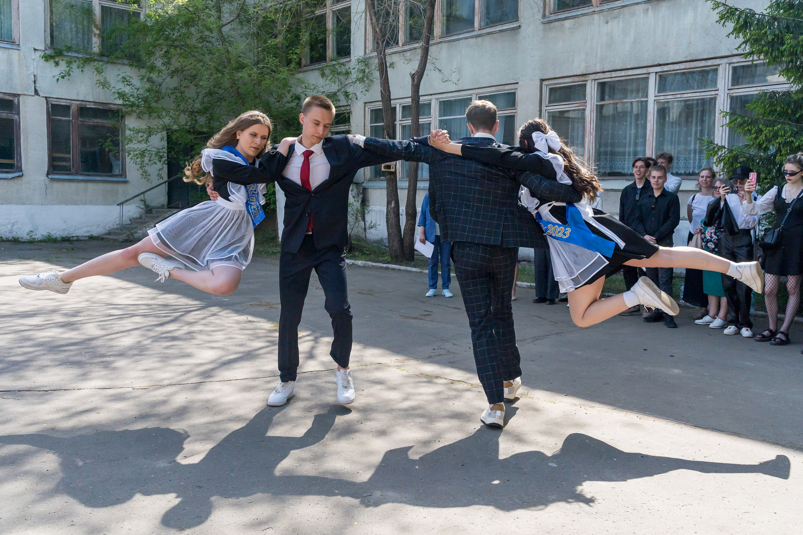 Последний звонок (старшеклассники). Детский и семейный фотограф в городе Омске Ольга Рыбина