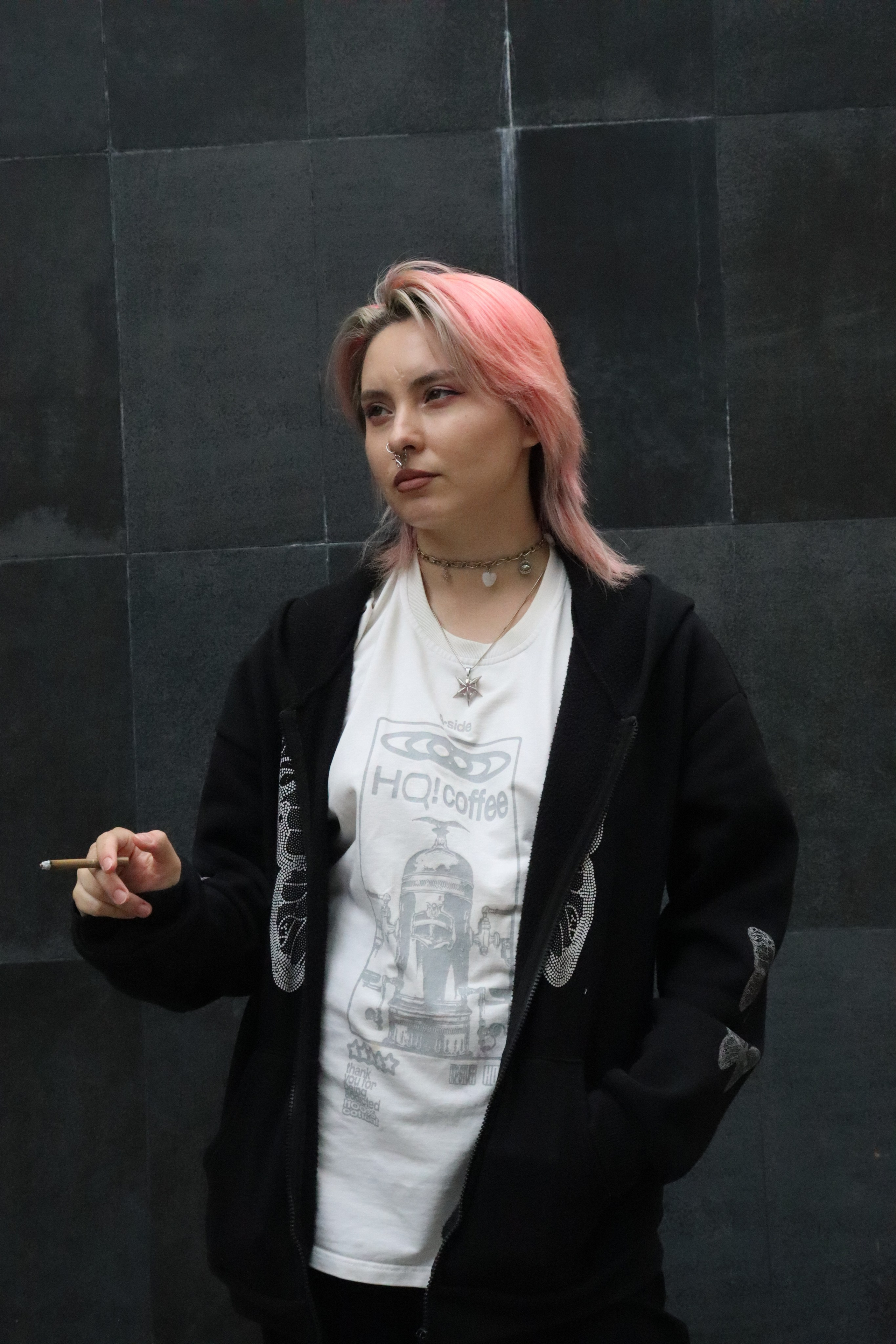 Piper Sweet smokes. Фотограф