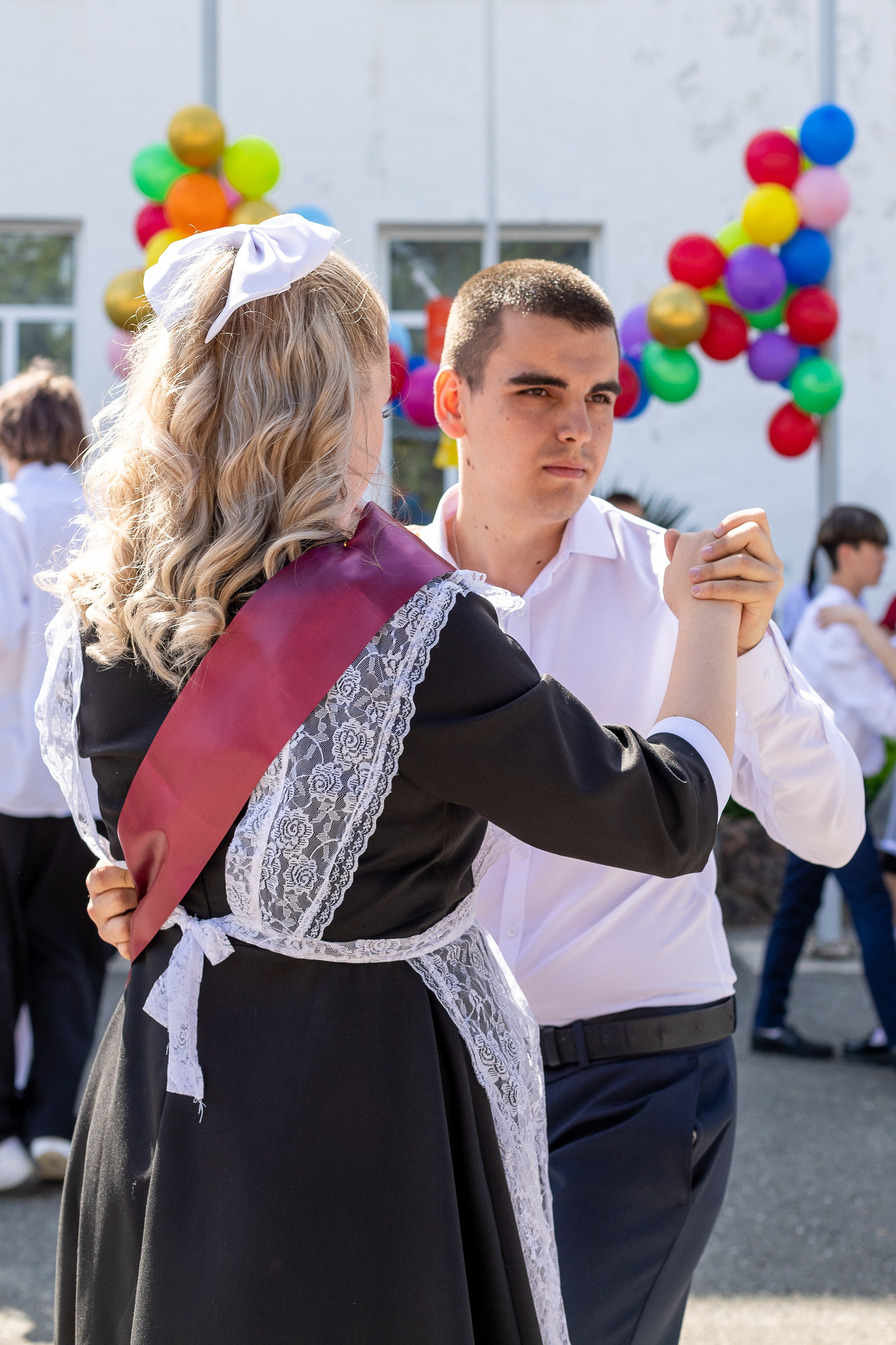 Последний звонок. Выпускные альбомы Майкоп, Краснодар Елена Золотарева