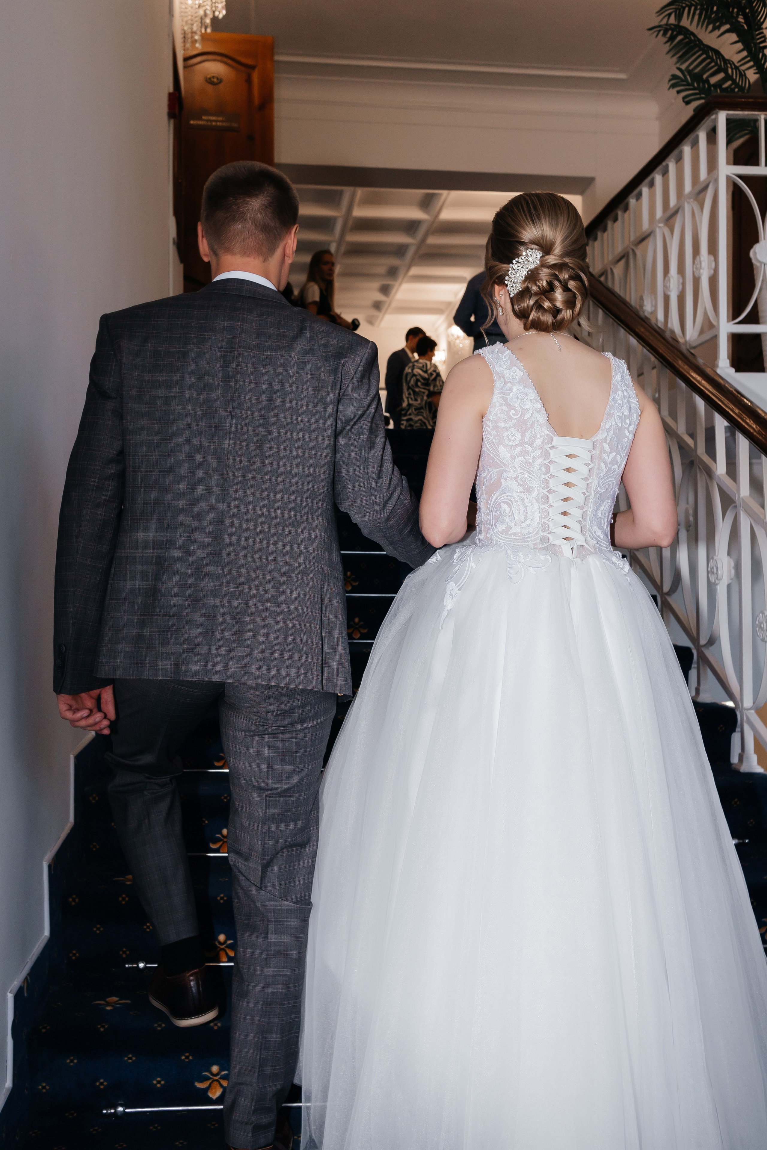 Свадебная прогулка двоих на Стрелке и в автозаводском Парке. И в фотостудии СОЛЬ в Автозаводском районе. Свадебный фотограф и фотограф Love-Store в Нижнем Новгороде Анастасия