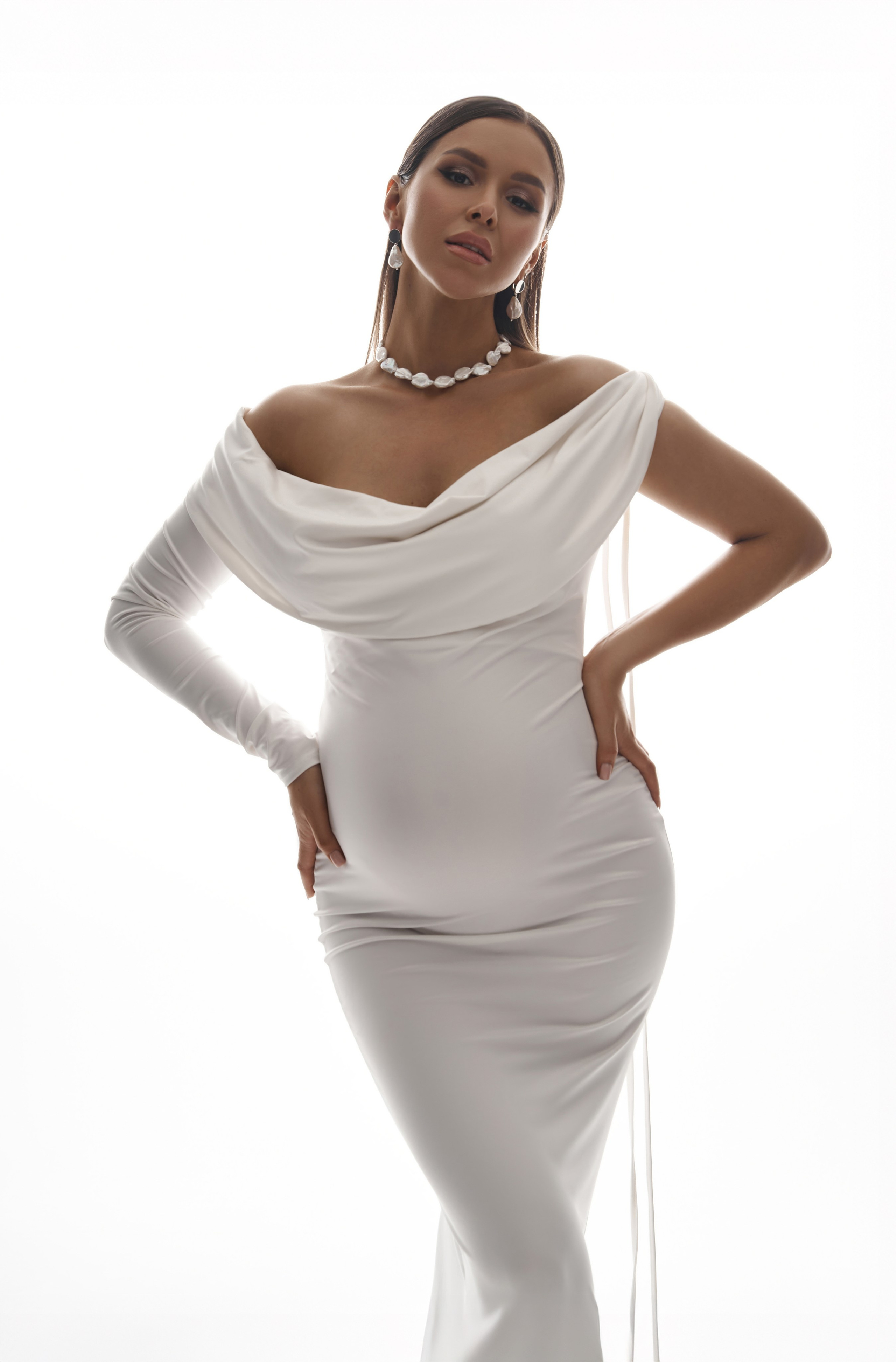 Белое платье с одним рукавом, размер 44-50