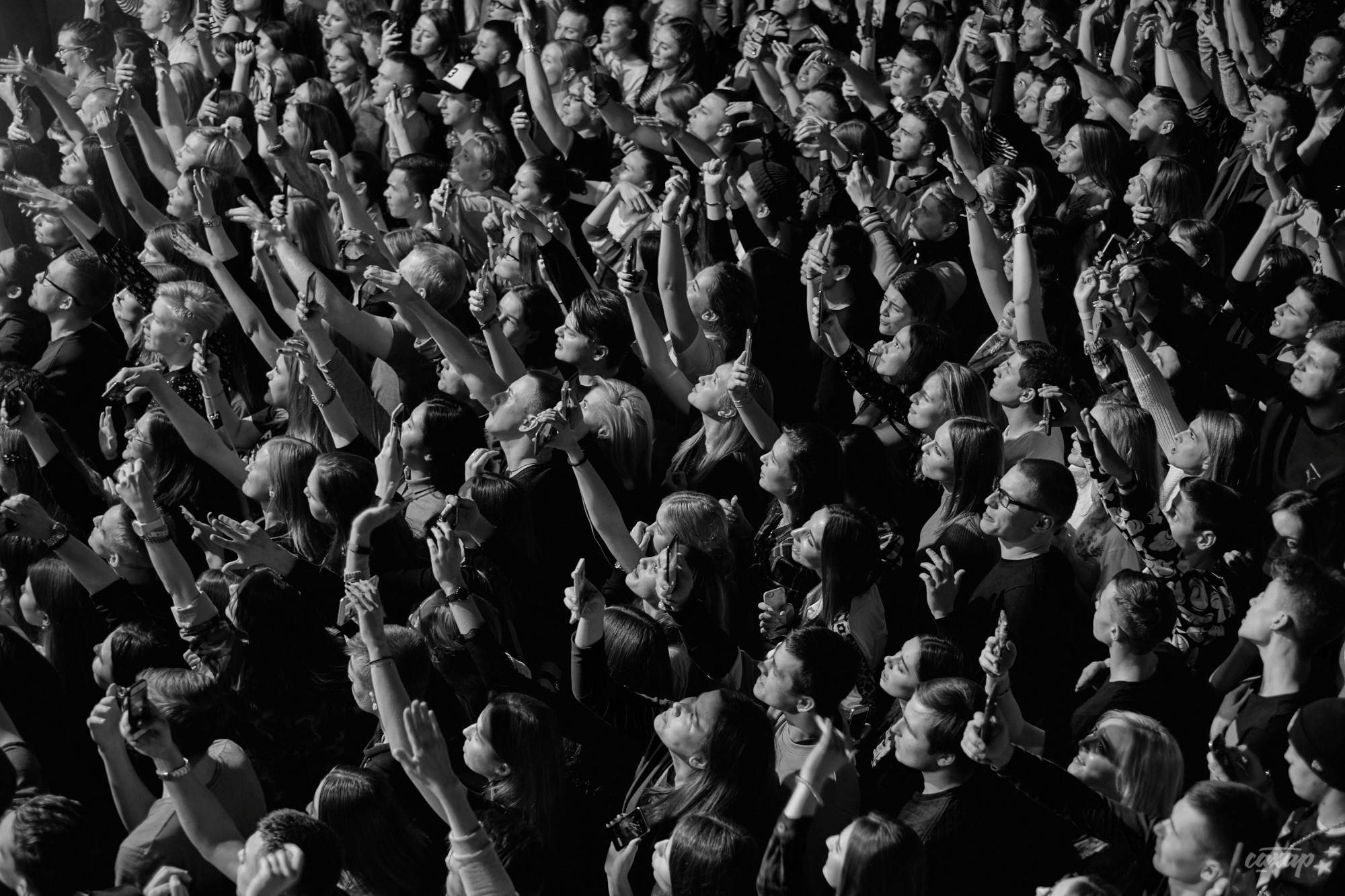 L'One, фото с концерта. Фотограф в Екатеринбурге Юра Сахар. Профессиональный фотограф в Екатеринбурге Юра Сахар