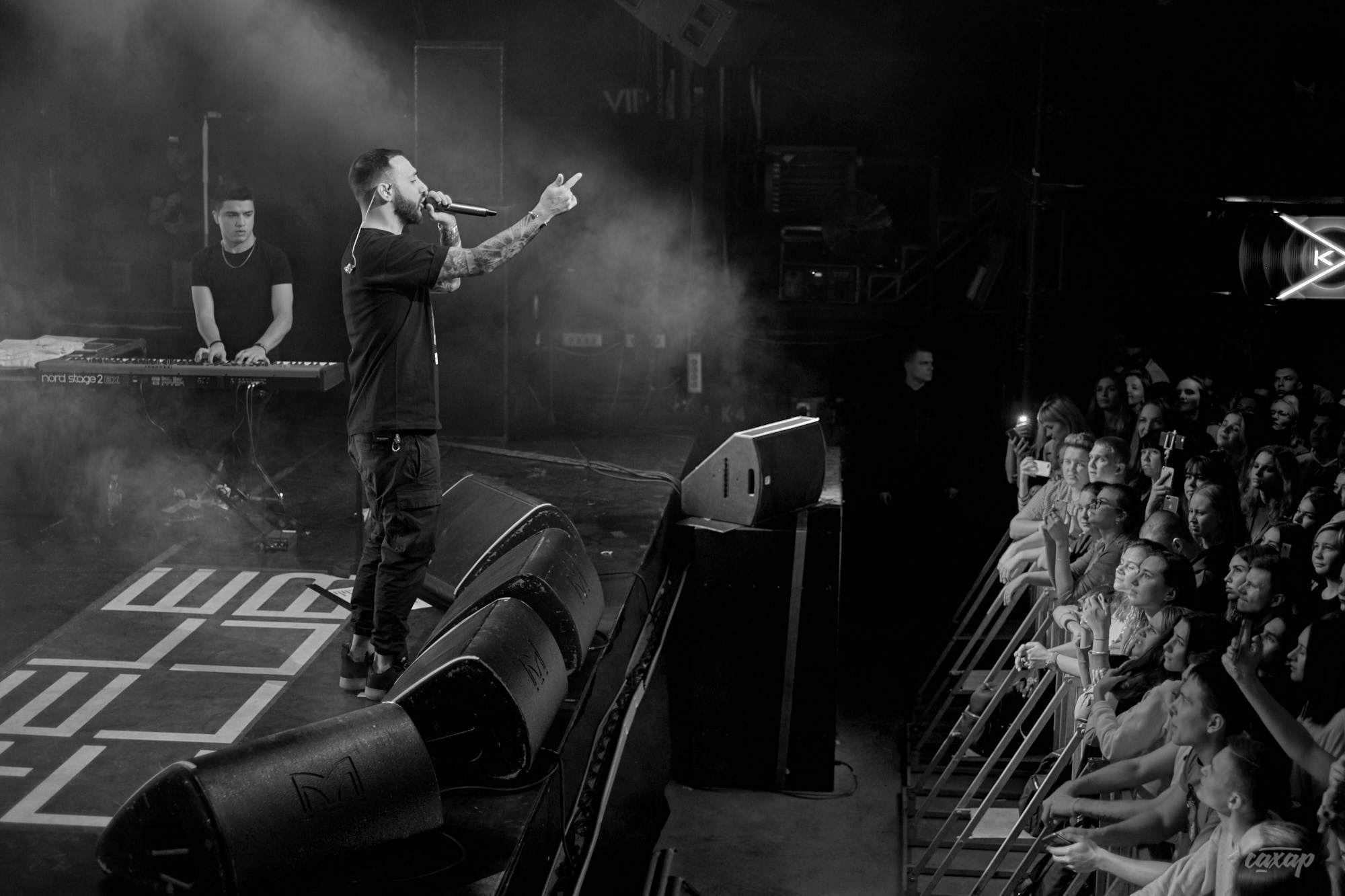 L'One, фото с концерта. Фотограф в Екатеринбурге Юра Сахар. Профессиональный фотограф в Екатеринбурге Юра Сахар
