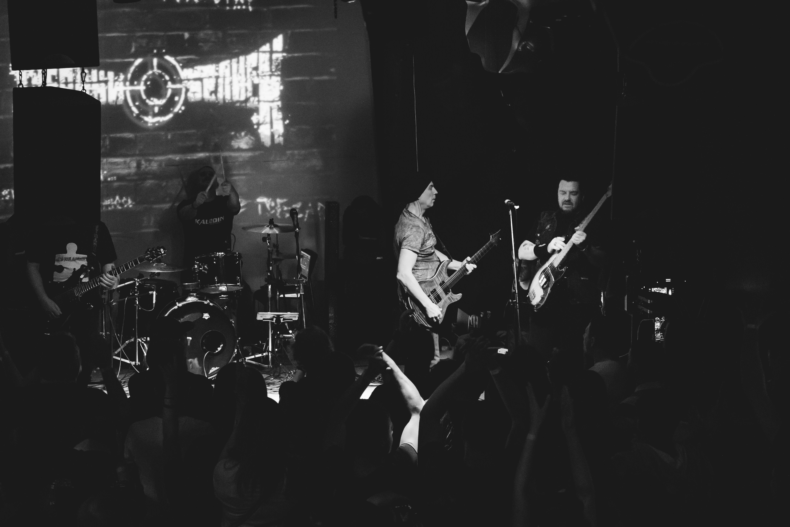 Черный обелиск. Красноярск, 08.04.2025, Эрмитаж. Фотограф Регина Крикунова г. Красноярск