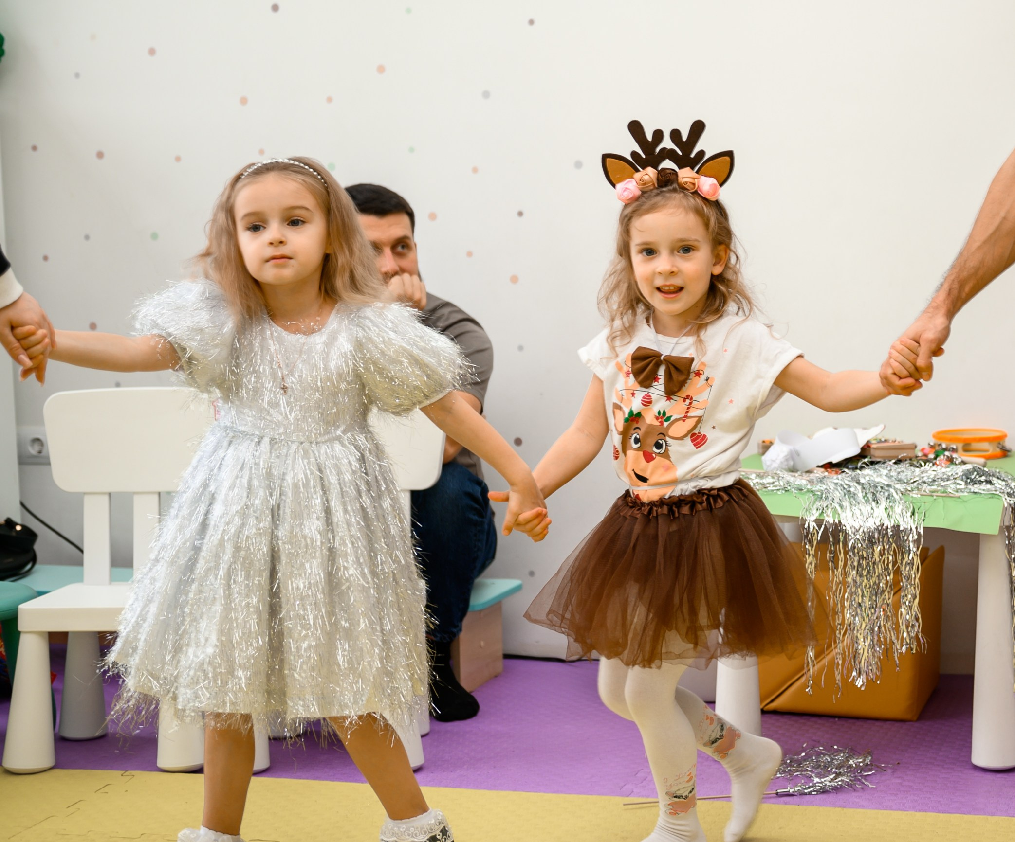 Елка 2025 в детском саду Мишка клуб. Свадебный и семейный фотограф София Невская