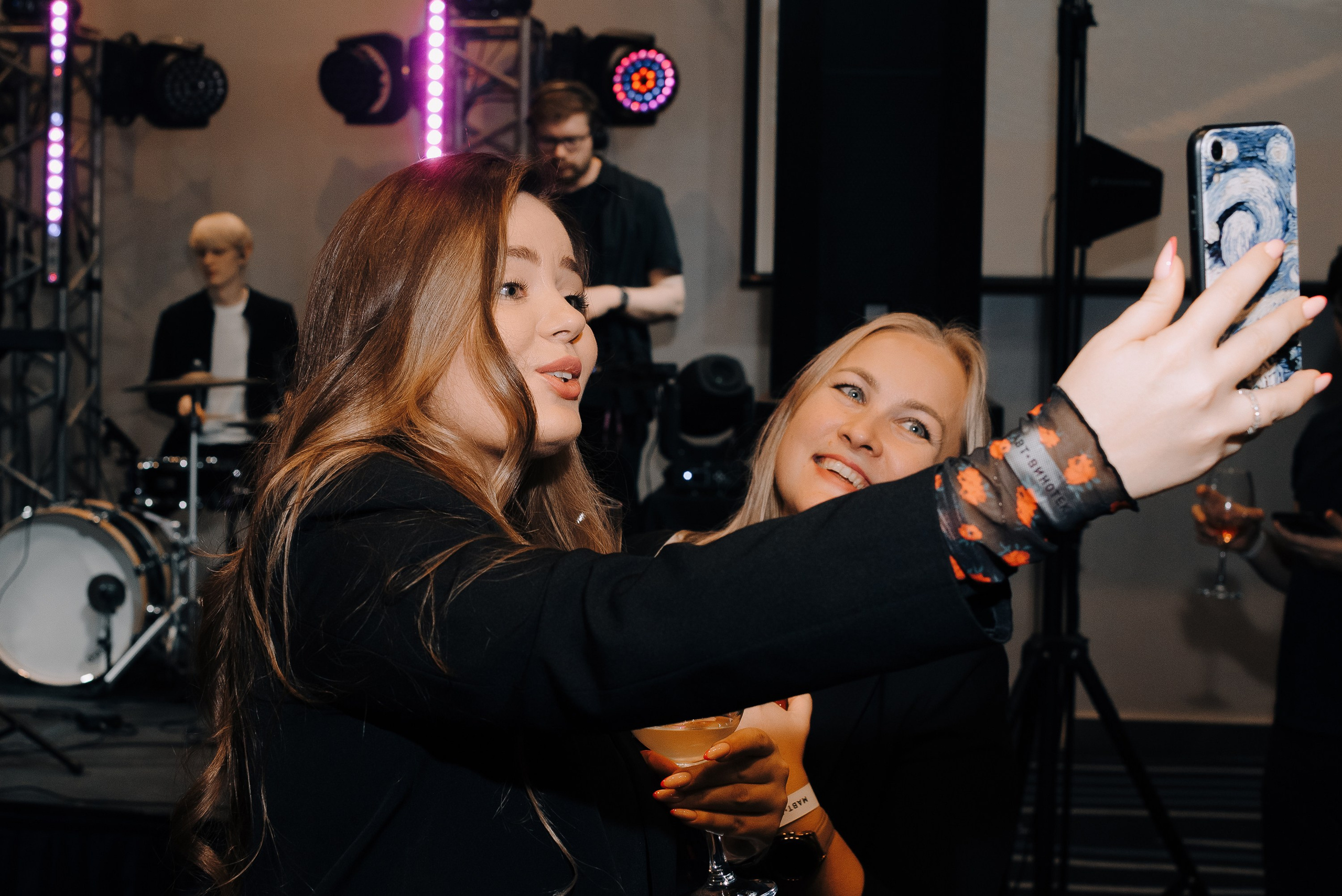 ФЕСТИВАЛЬ ВИНА И КРЕПКИХ НАПИТКОВ МАВТ-ВИНОТЕКА. Репортажный фотограф Зуев Роман г. Челябинск