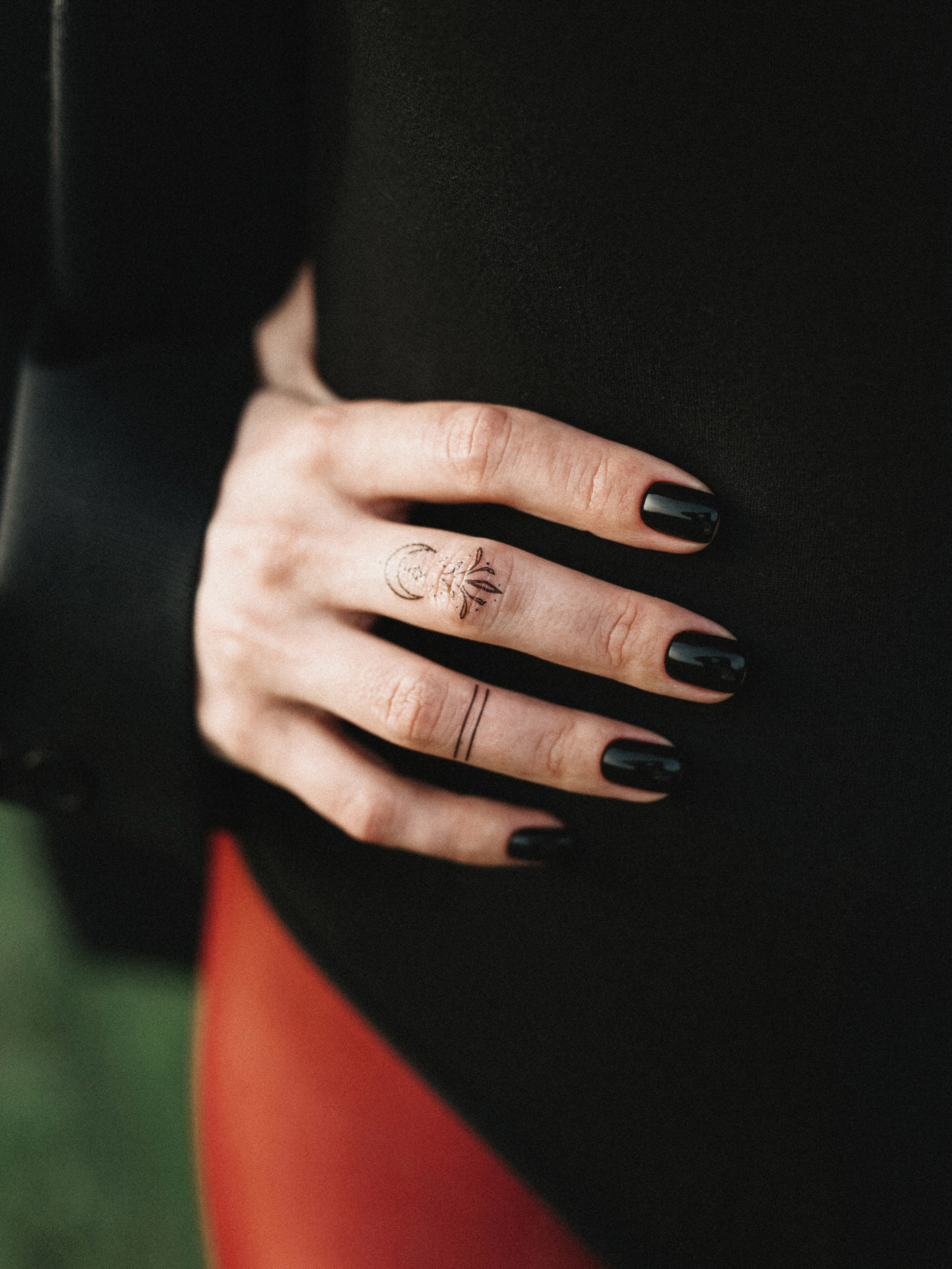 красное, фотосессия, портрет женский, портретная фотосессия, фотосессия на природе, идея для фотосессии, красные колготки 