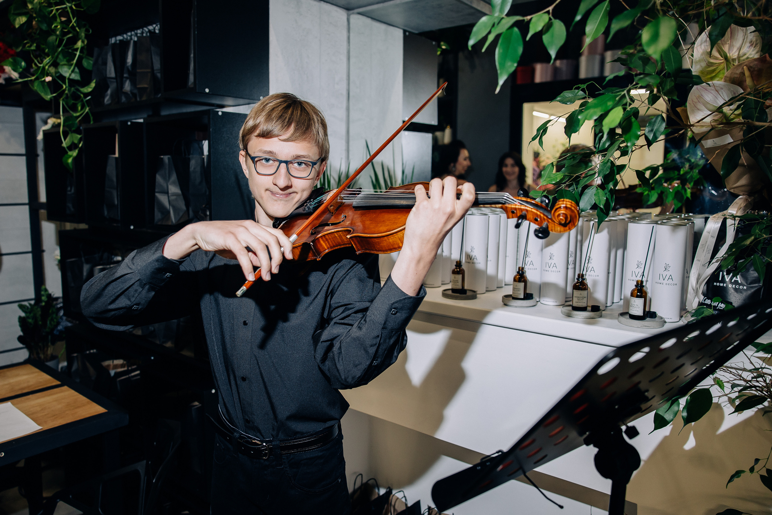 Потрясающий день рожденья Цветочного пространства IVA. Свадебный и семейный фотограф в Воронеже Свиридова Евгения