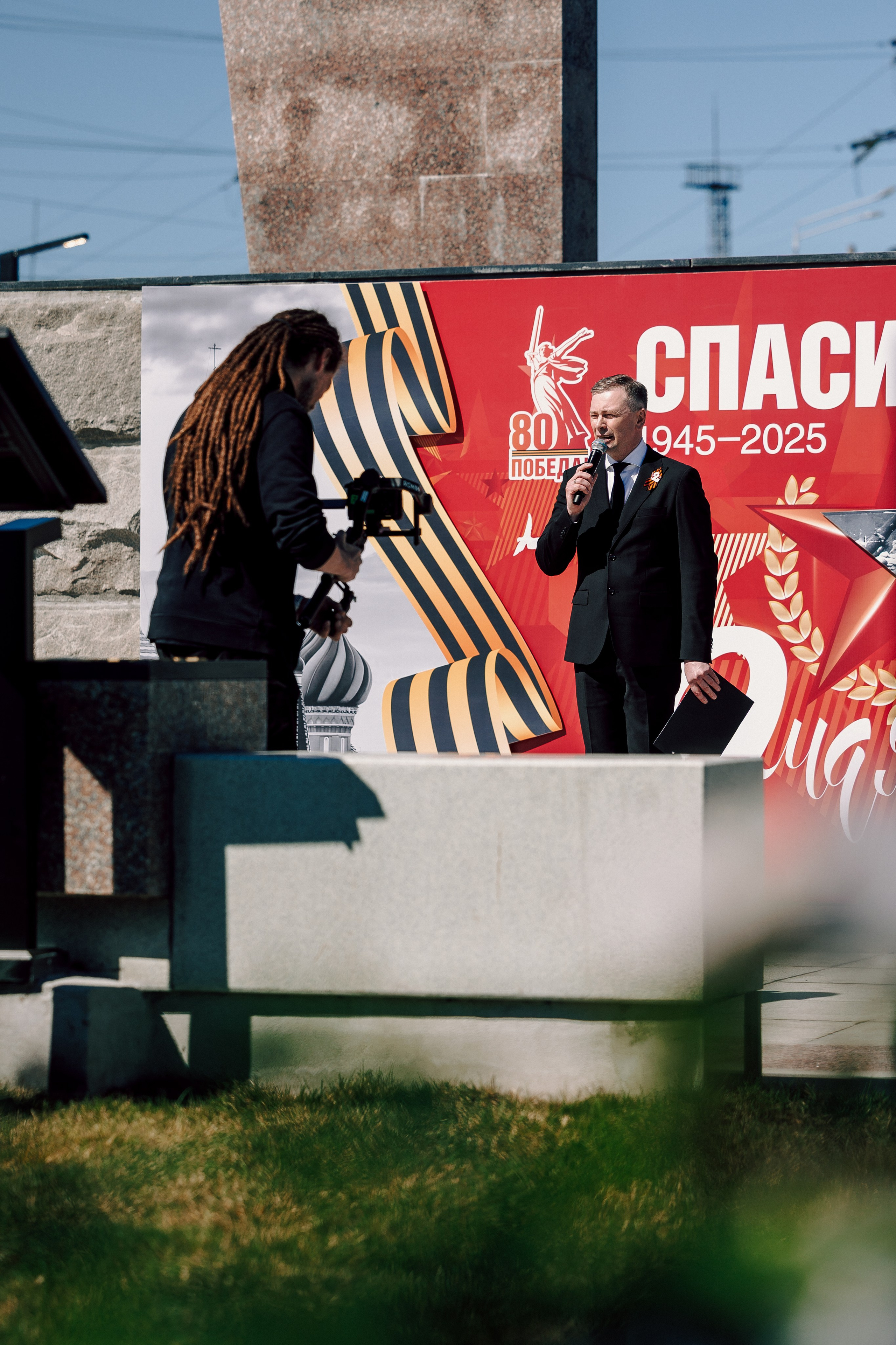 Торжественный митинг, посвящённый открытию Мемориала Славы воинам-новотрубникам. Лёшка Варзегов — фотограф