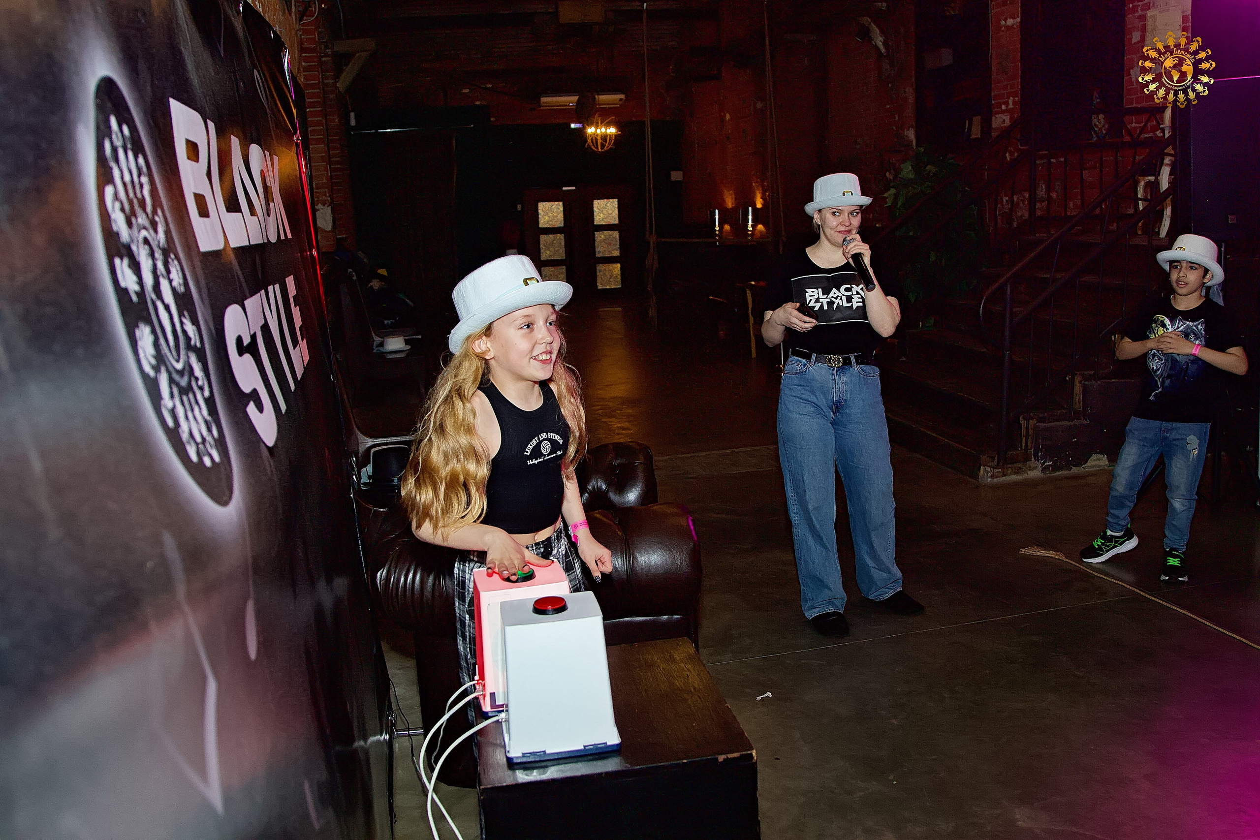 Выпускной 2023 (Школа 667, 4-й класс). Репортажная съемка в Москве и области. Анималистика