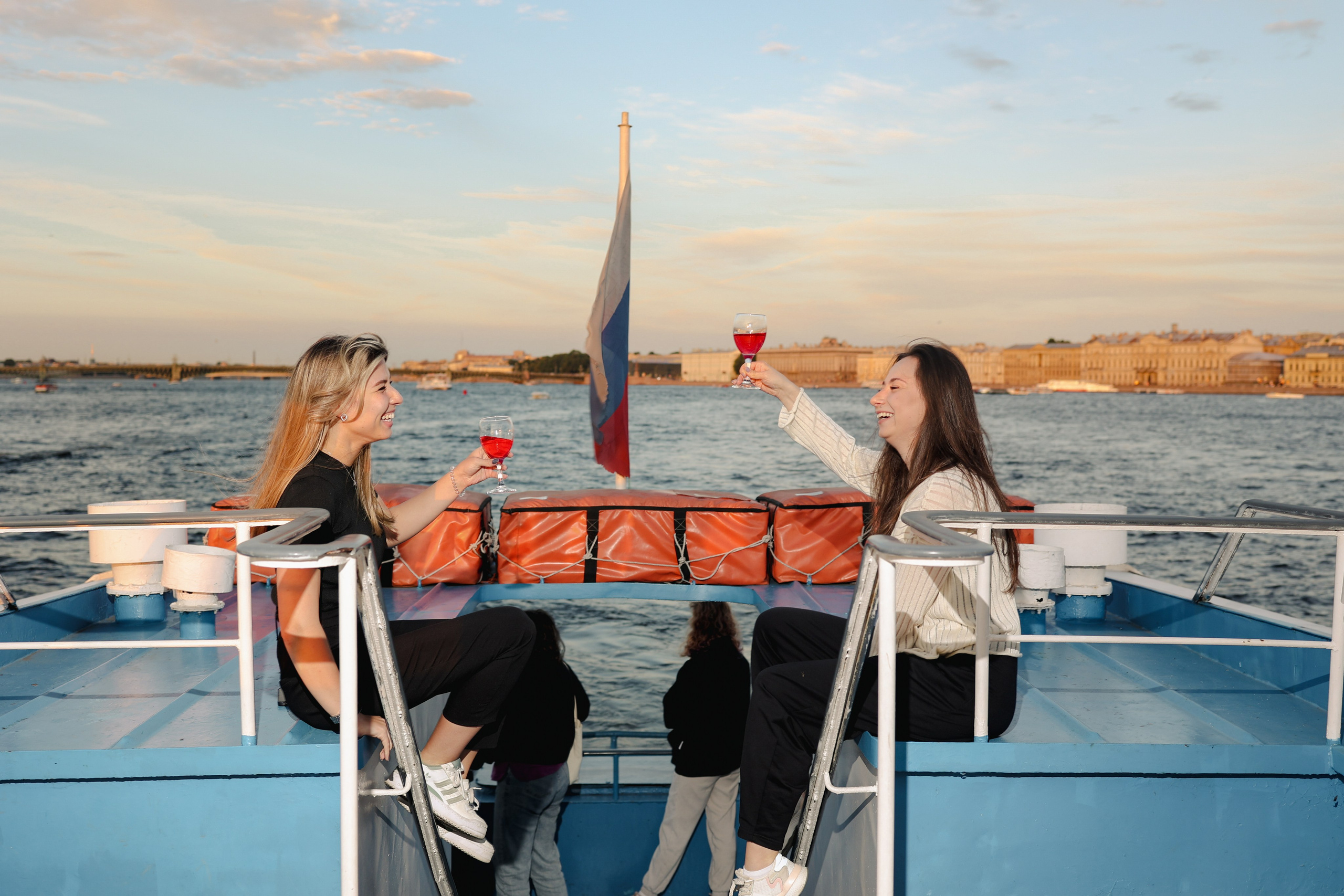 Gravity Project круизы. Репортажный и портретный фотограф в Санктпетербурге. Видиосъемка мероприятий в Санкт-Петербурге