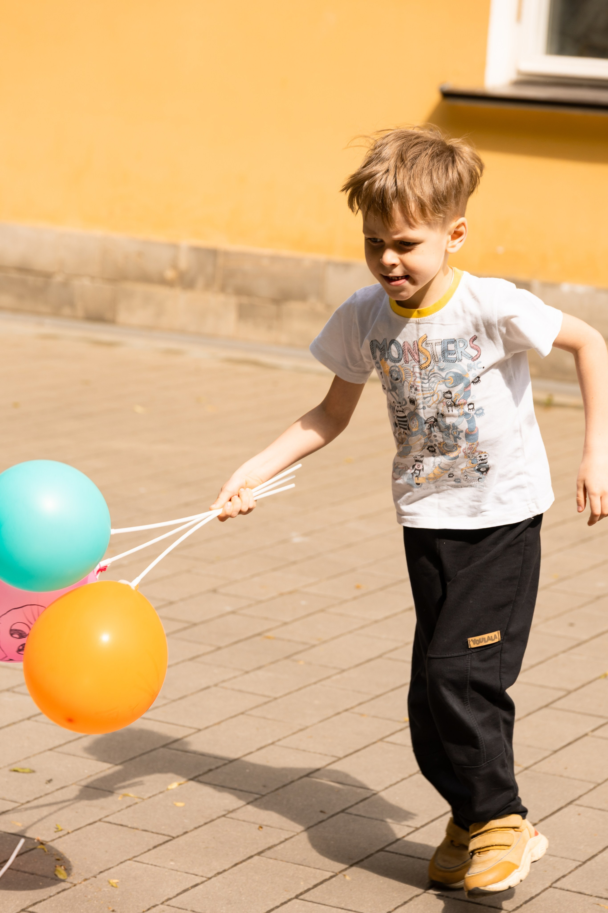 1 июня. День защиты детей и Фестиваль МногоЮность. Выпускные фотоальбомы в Москве и Московской области
