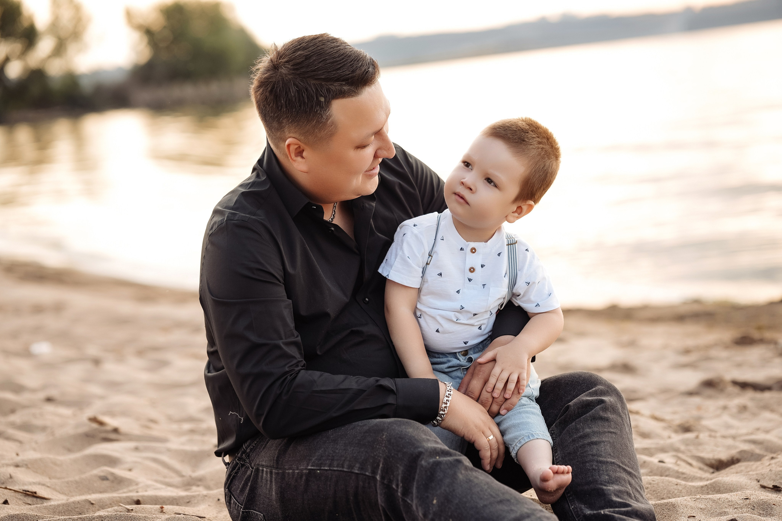 Берег Волги семья лето. Семейный и свадебный фотограф в Ульяновске Арина Авдеева