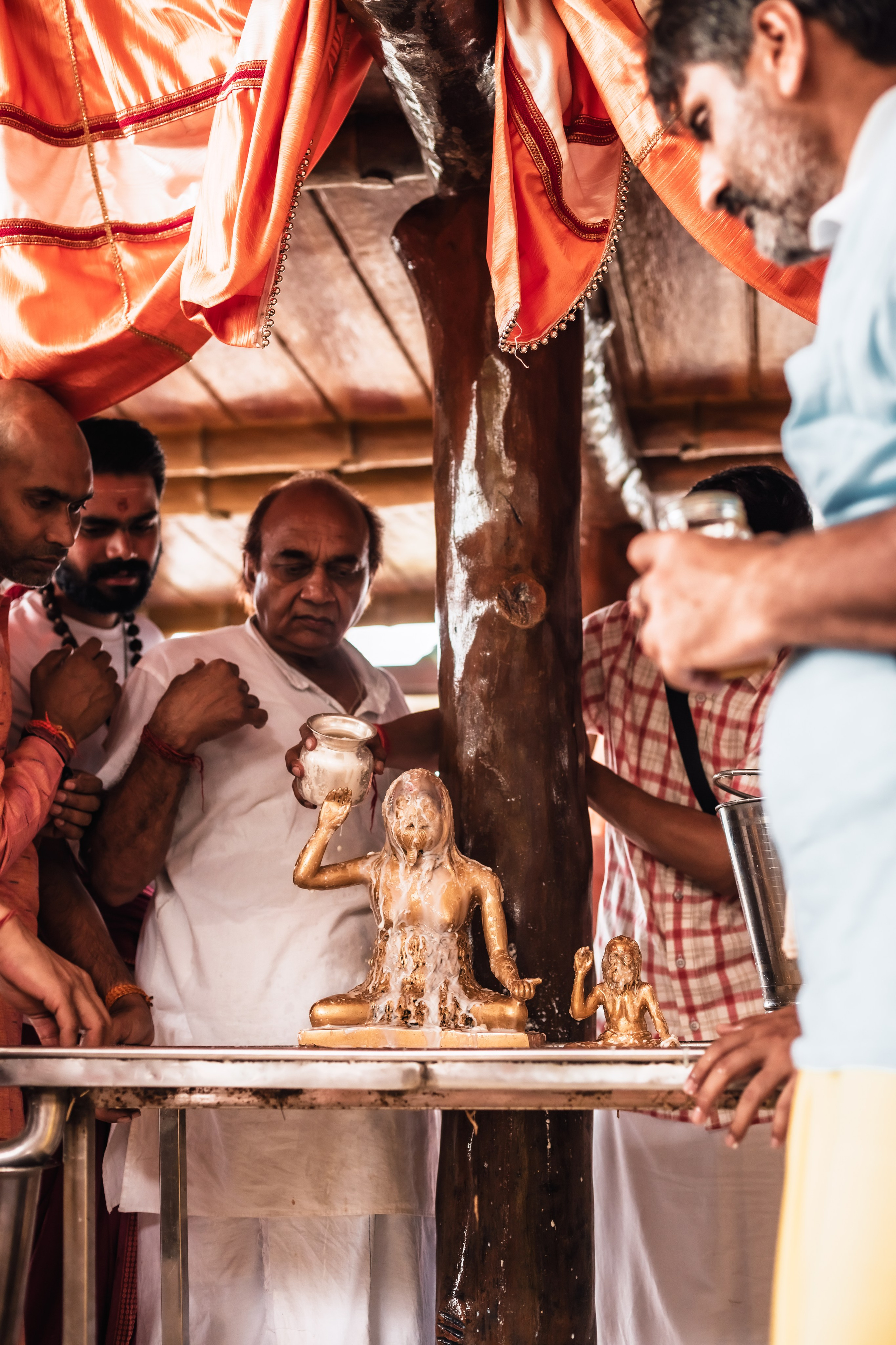 Abhisheka Devraha Baba on Sri Devdas ji maharaj bd. Mariam Bagdasaryan