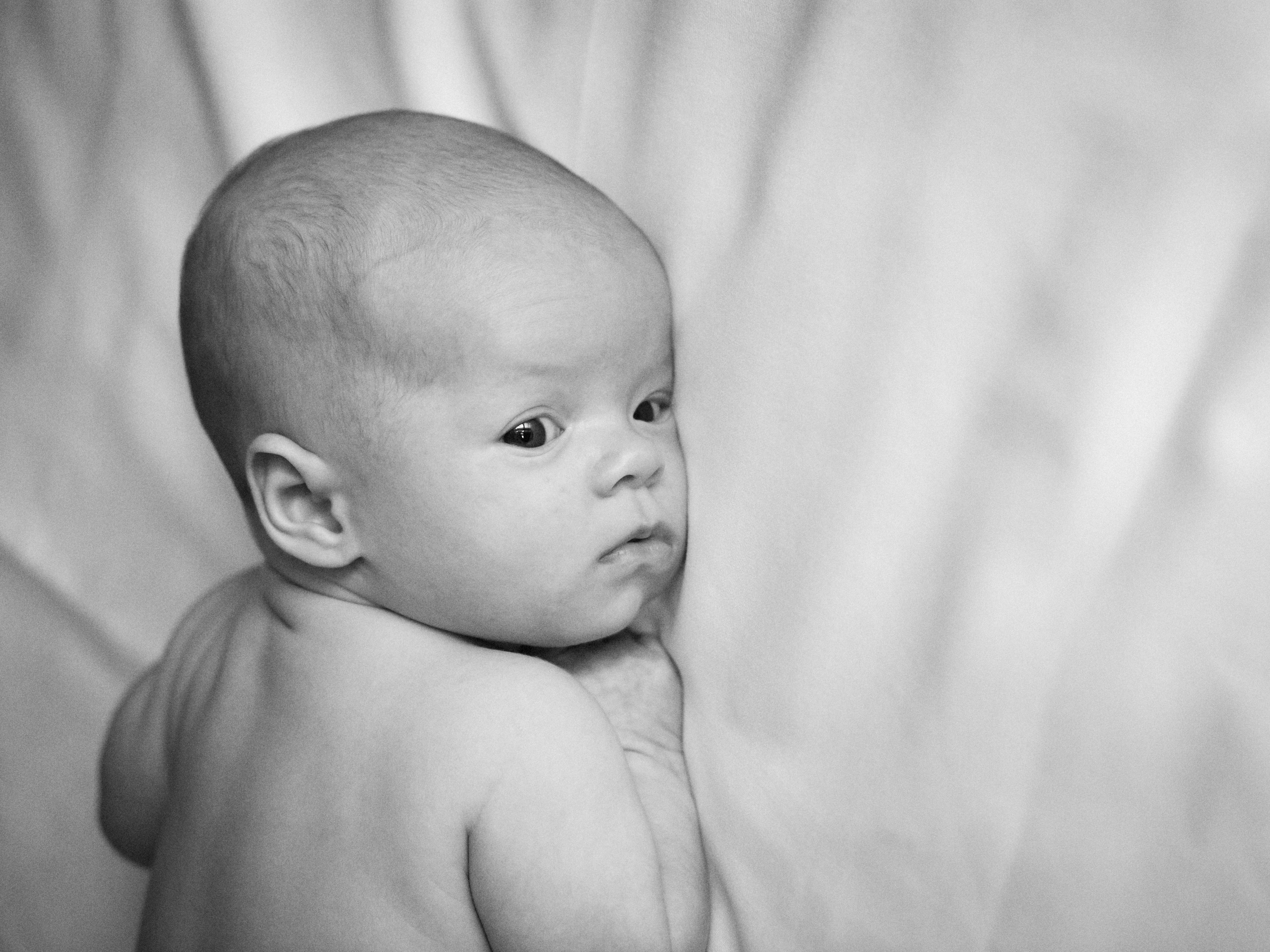 Черно-белая съемка новорожденной. Фотографы в Москве Светлана Устинова и Сергей Грачев