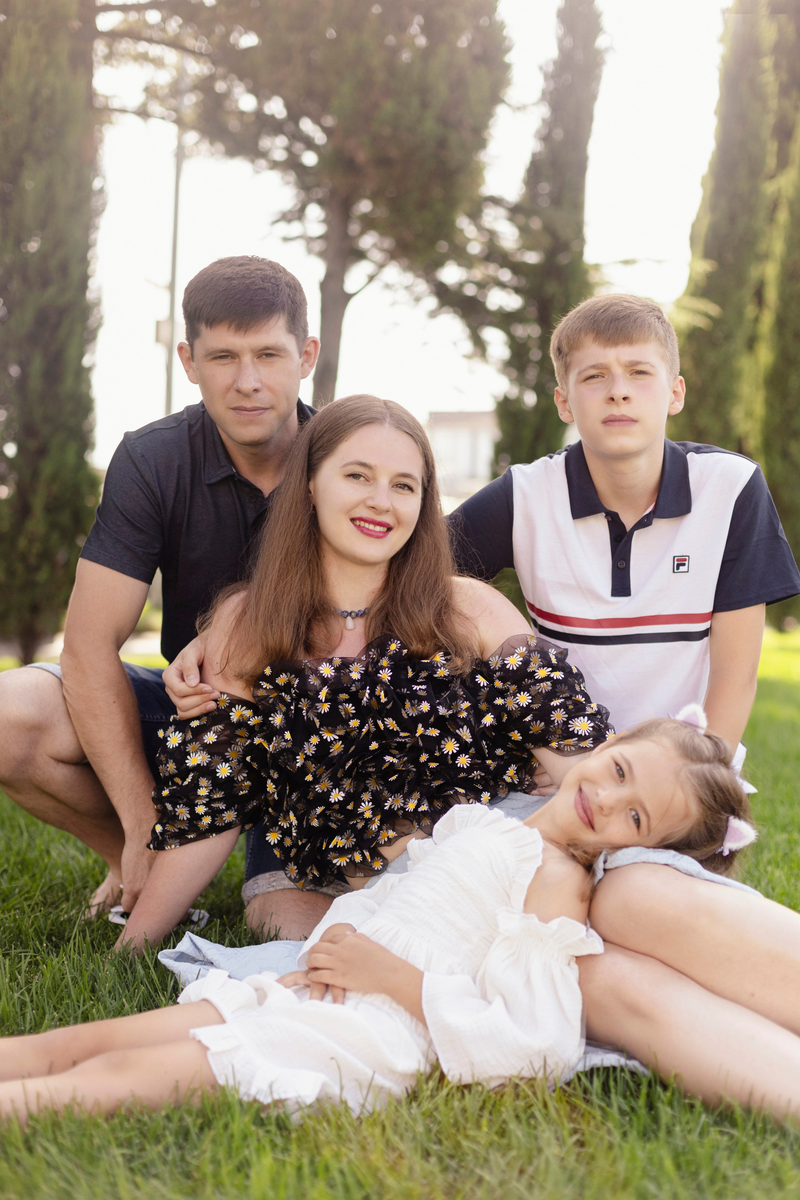 Радостные моменты в тени кипарисов. Reportage and staged photographer Natalia Sannikova