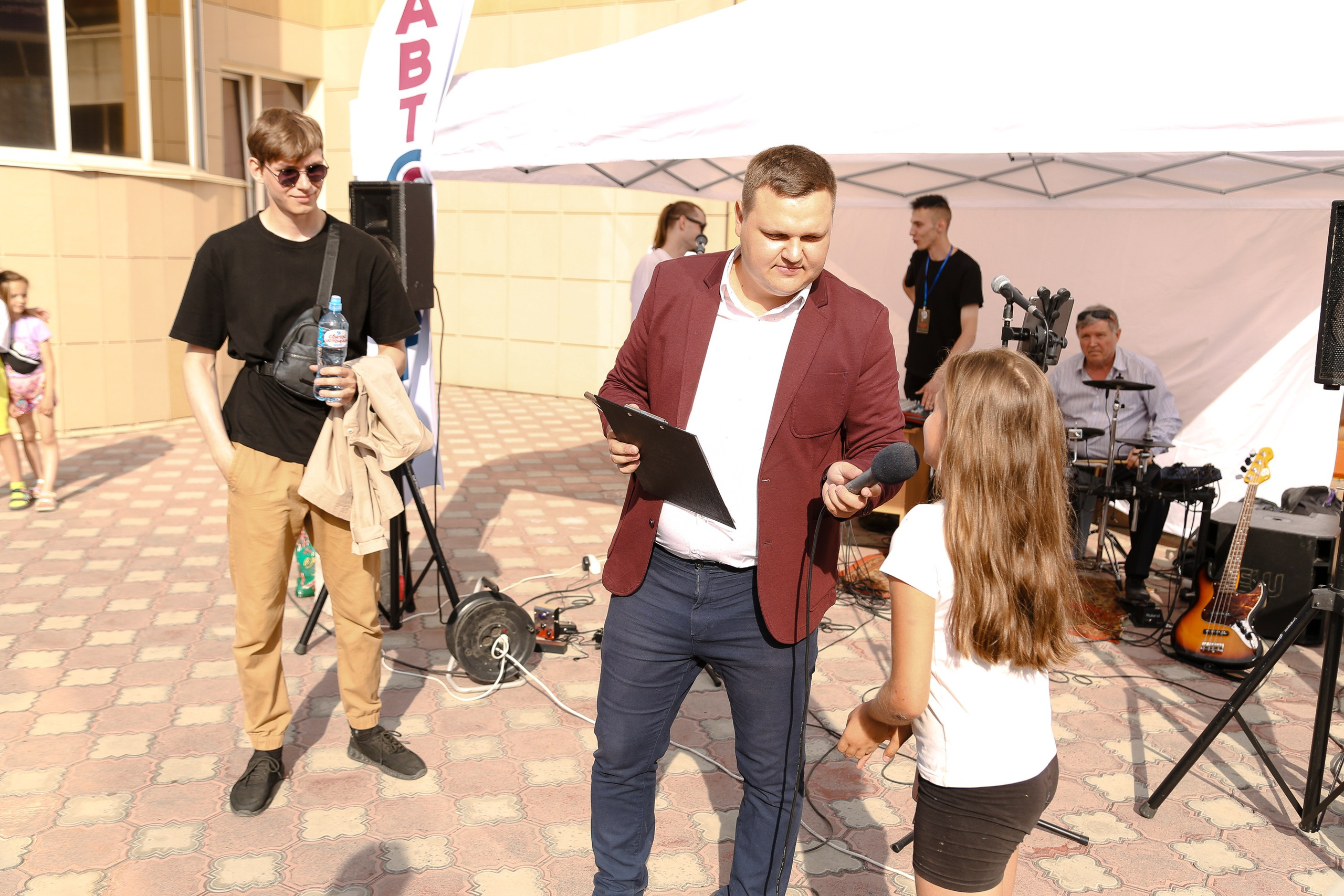 Уличная презентация автошколы. Портретный и репортажный фотограф. Мыльников Илья