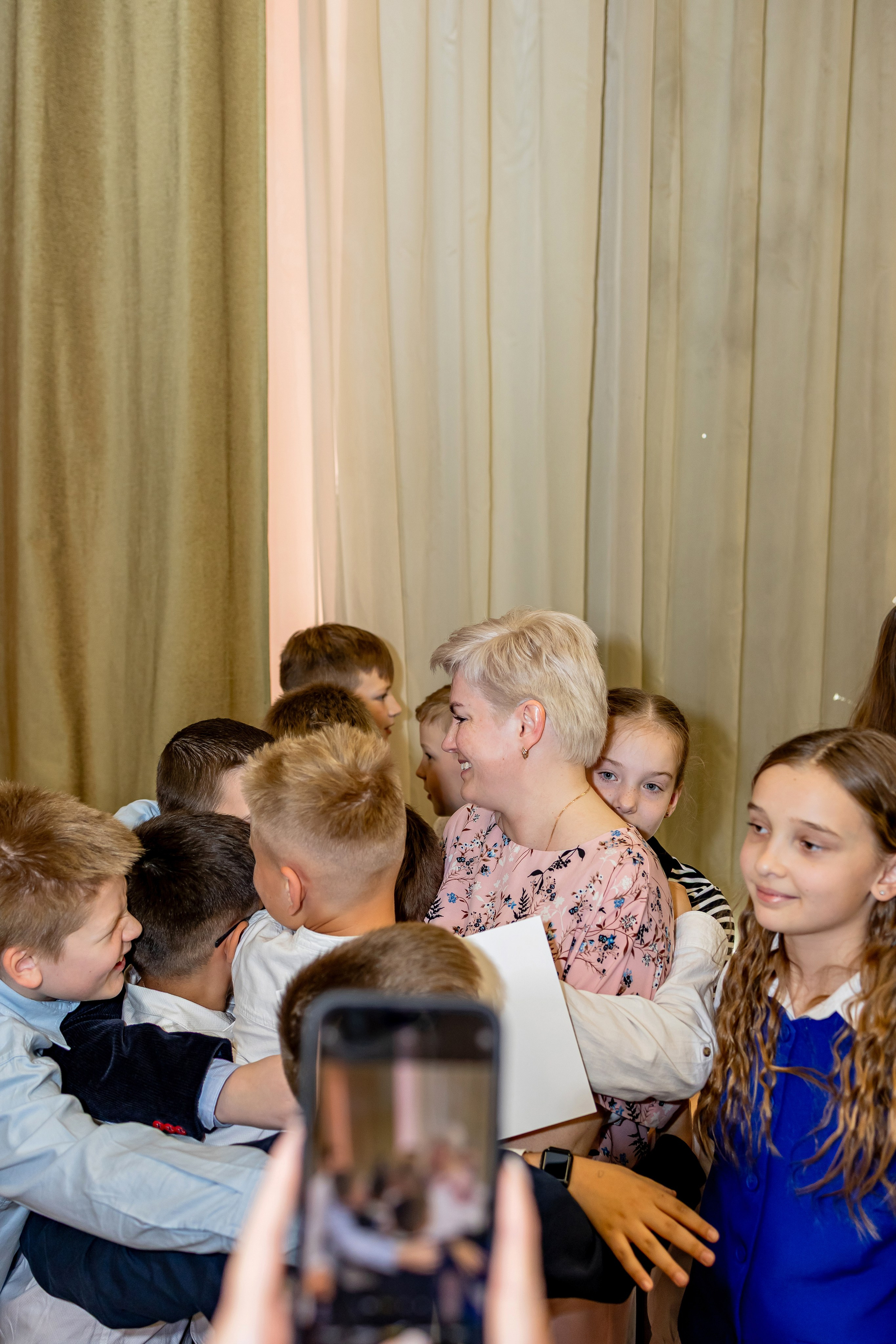 Выпускной праздник в начальной школе. Фотограф и видеограф Москва. Свадебный фотограф, видеограф. Выпускные альбомы. Оживающие альбомы