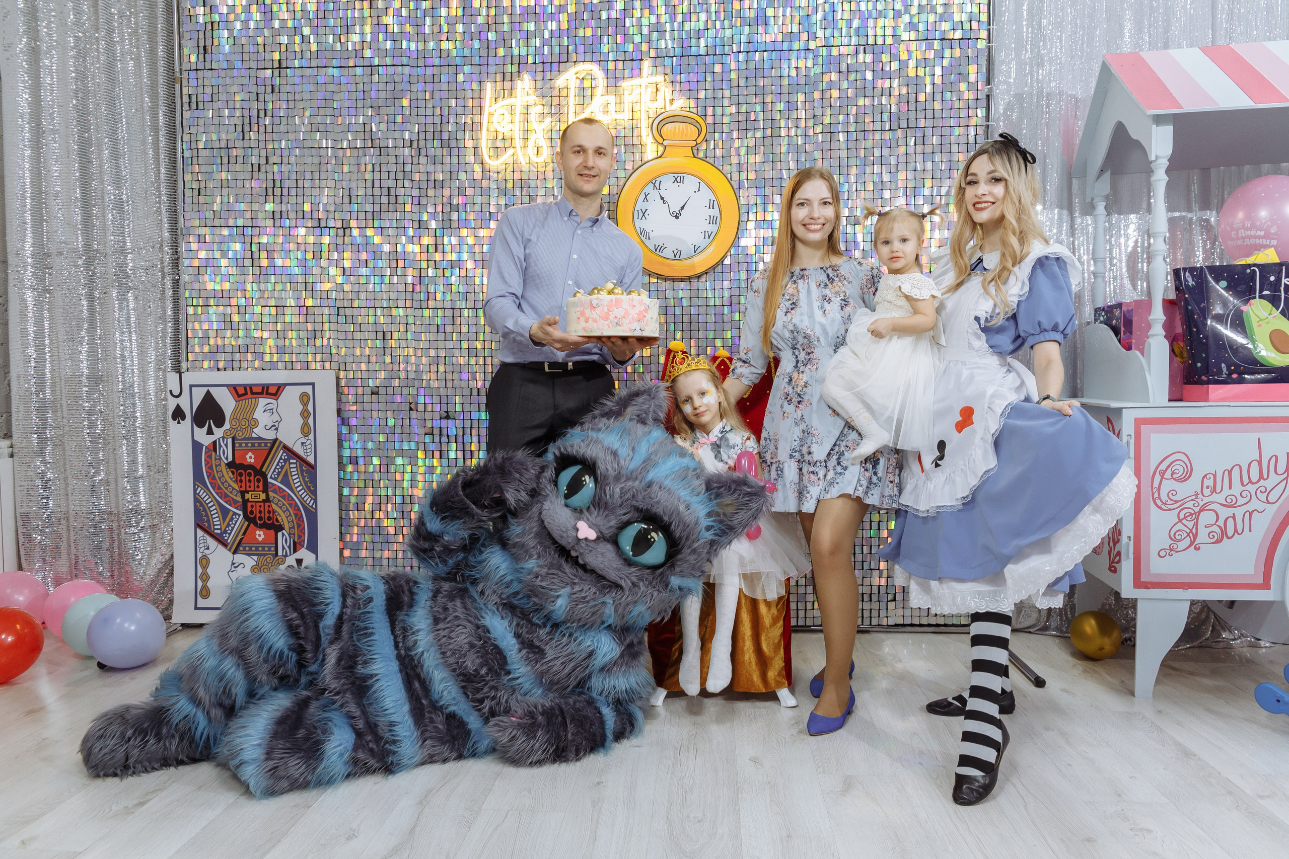 Олеся празднует свое 6 летие в компании Алисы, Чеширского кота и друзей. Событийный фотограф Максим Бескоровайновнов