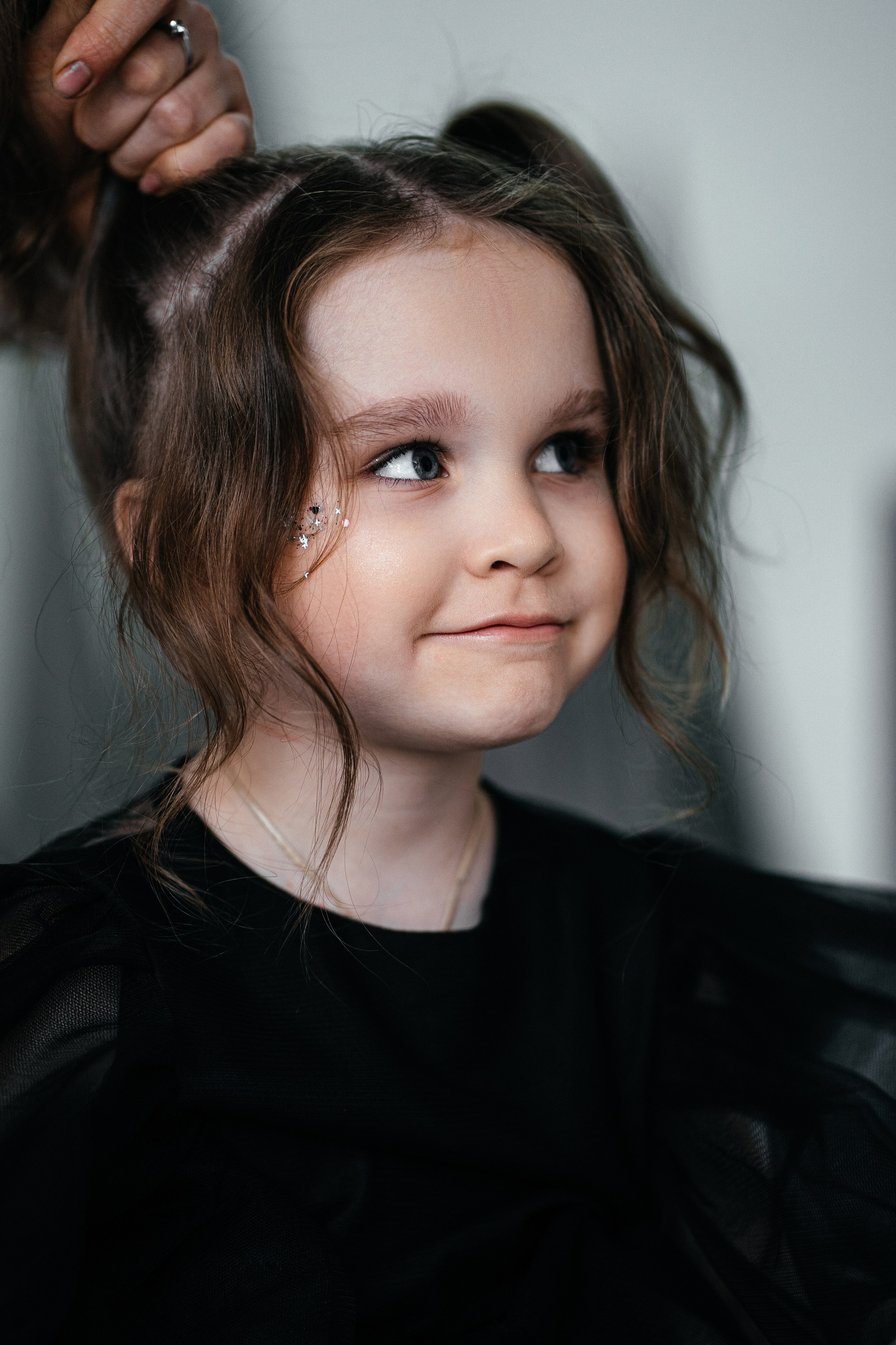 Фотосессия для девочки в платье. Фотограф Ким Наталья в Красноярске