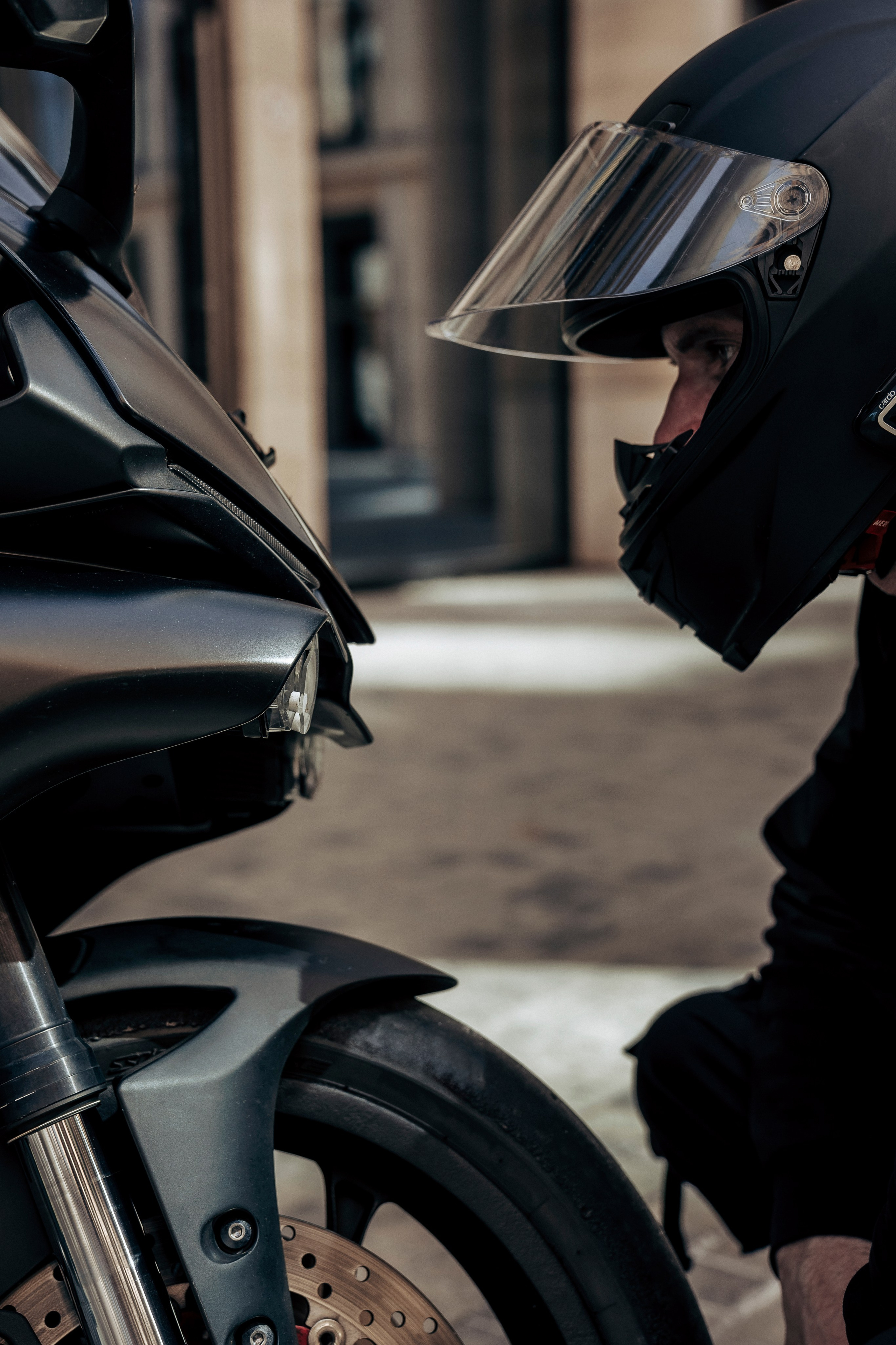 Мужская фотосессия в пространстве G47, на мотоцикле в Невской ратуше и в фотостудии «Art Place». Профессиональный фотограф в Санкт-Петербурге Александр Волосенцев