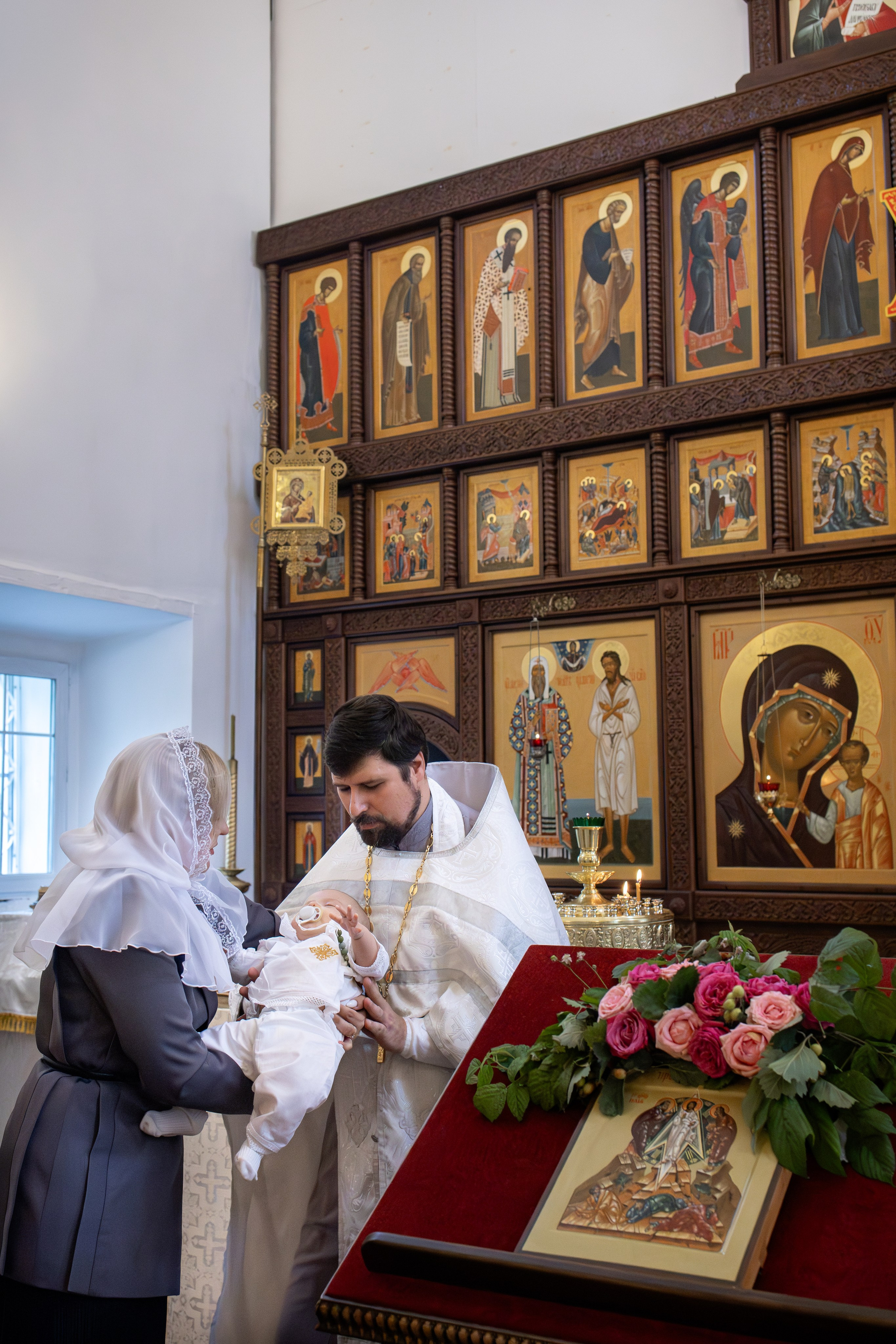 Таинство Крещения малыша в храме Воскресения Христова, с. Трубино (Калужская обл.). Надежда Стар семейный и церковный фотограф в Жукове и Калужской области