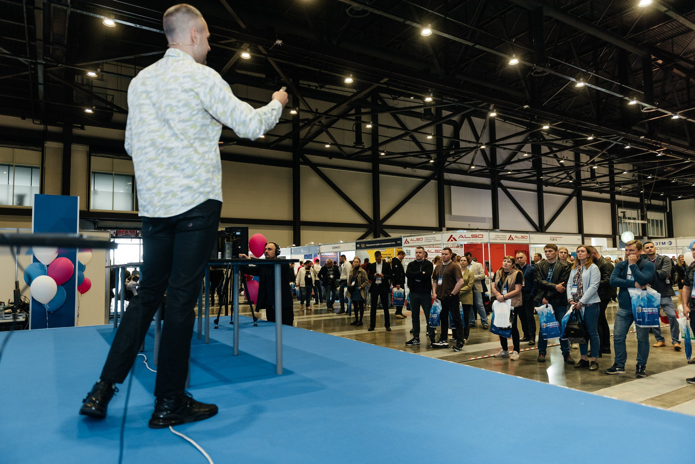 Репортажная съёмка на форуме ЭТМ. Свадебный фотограф в Санкт-Петербурге Венера Ахметова