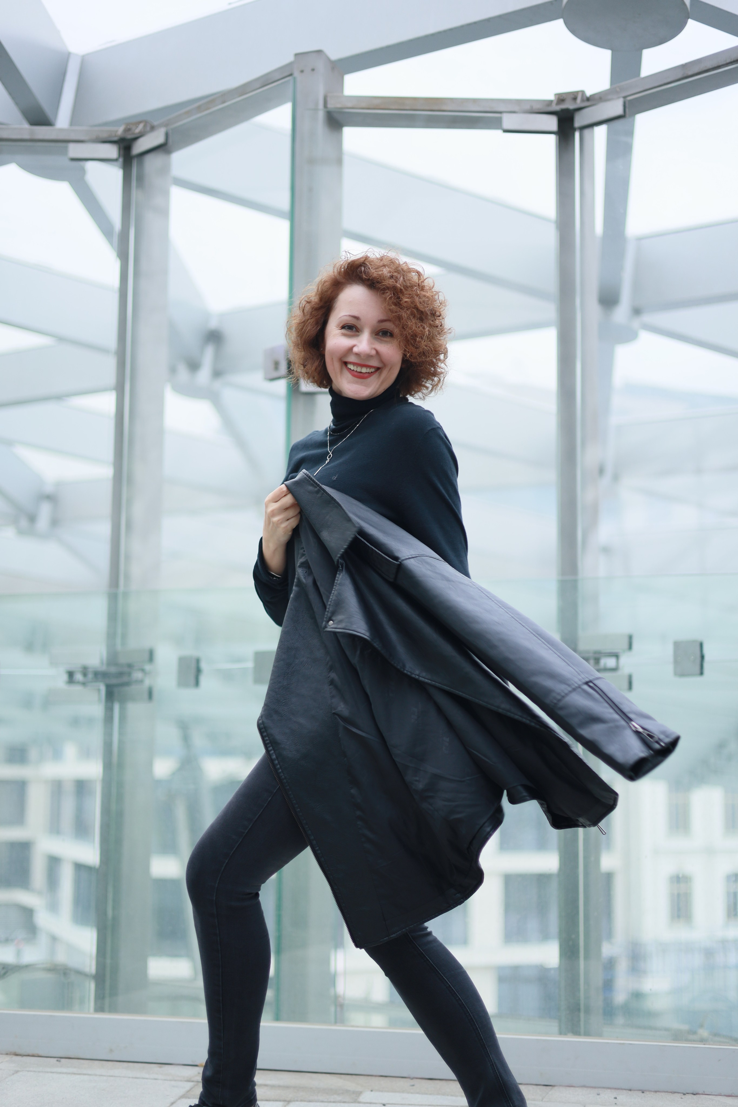 Larisa walking in the park. Family, portrait, content photo in Costa Rica Evgeniya Besprozvannykh