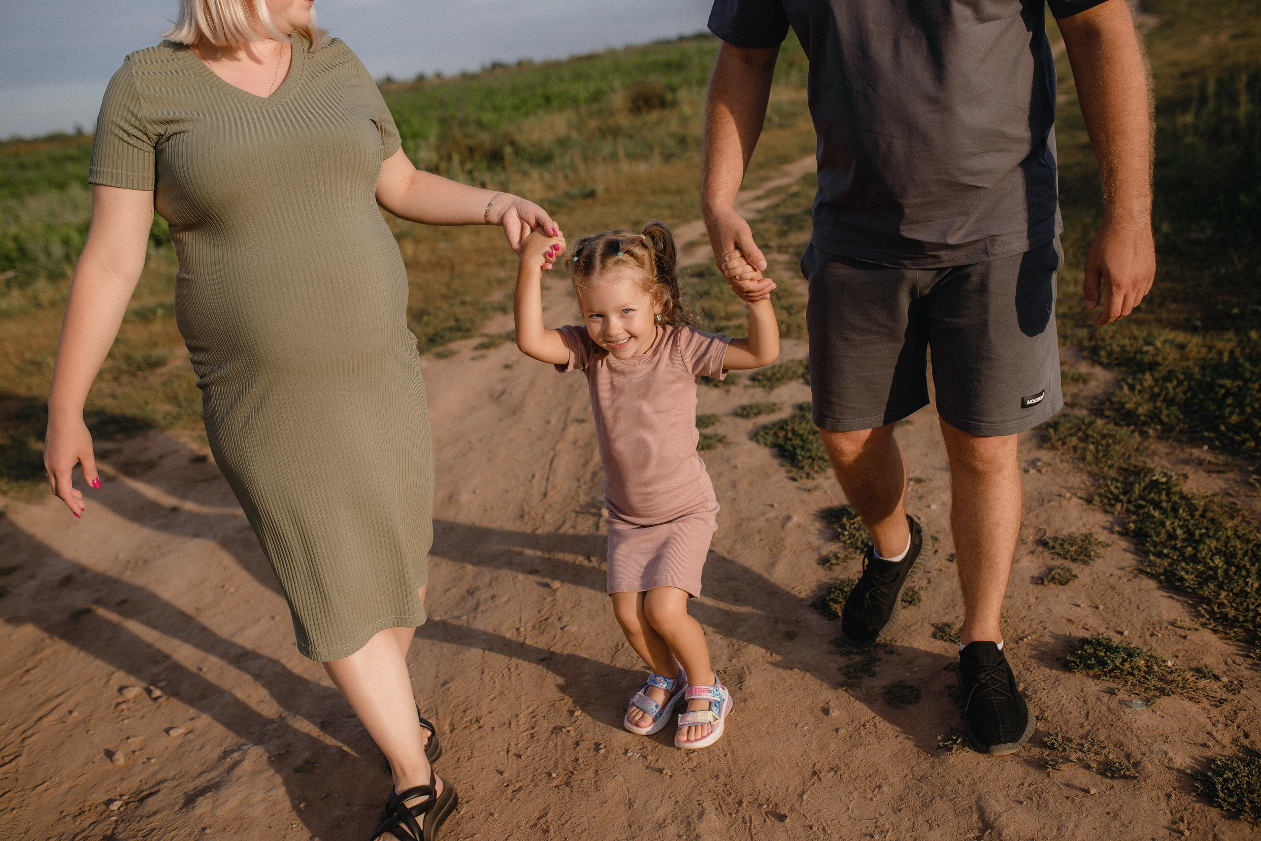 Аня, Вадим и Ева. Главная