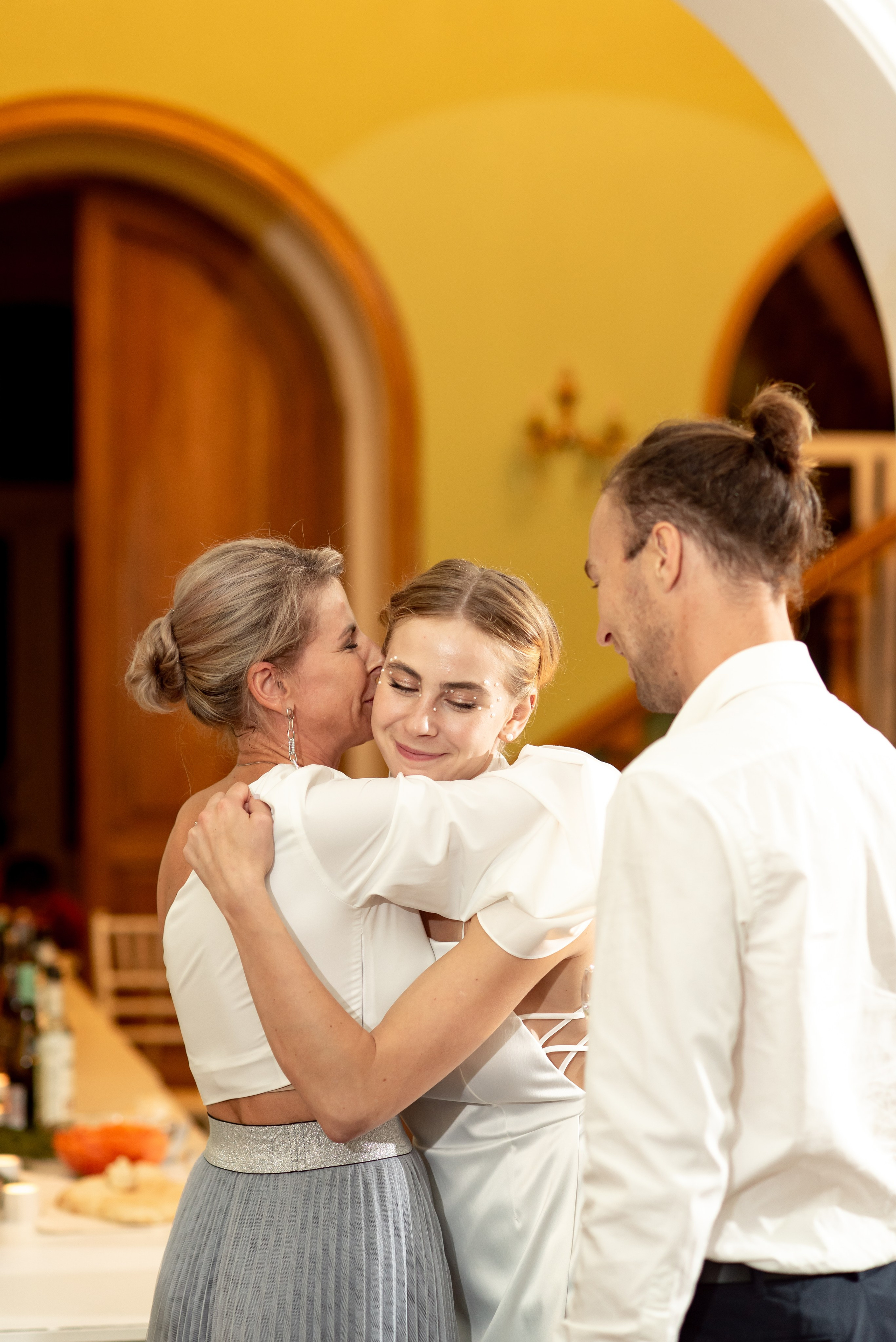 Камерная загородная свадьба в коттедже. Анастасия Петрович фотограф, фотокорреспондент в Москве и Санкт-Петербурге. Фотосъёмка репортажа, мероприятия, корпоративная съёмка, контент