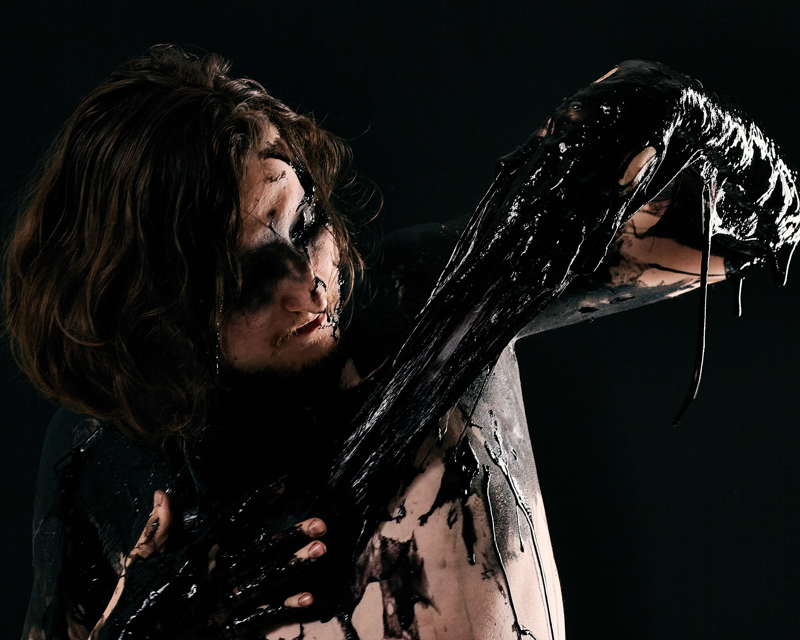 Чёрная жидкость. Фотограф из Первоуральска Роман Заиченко