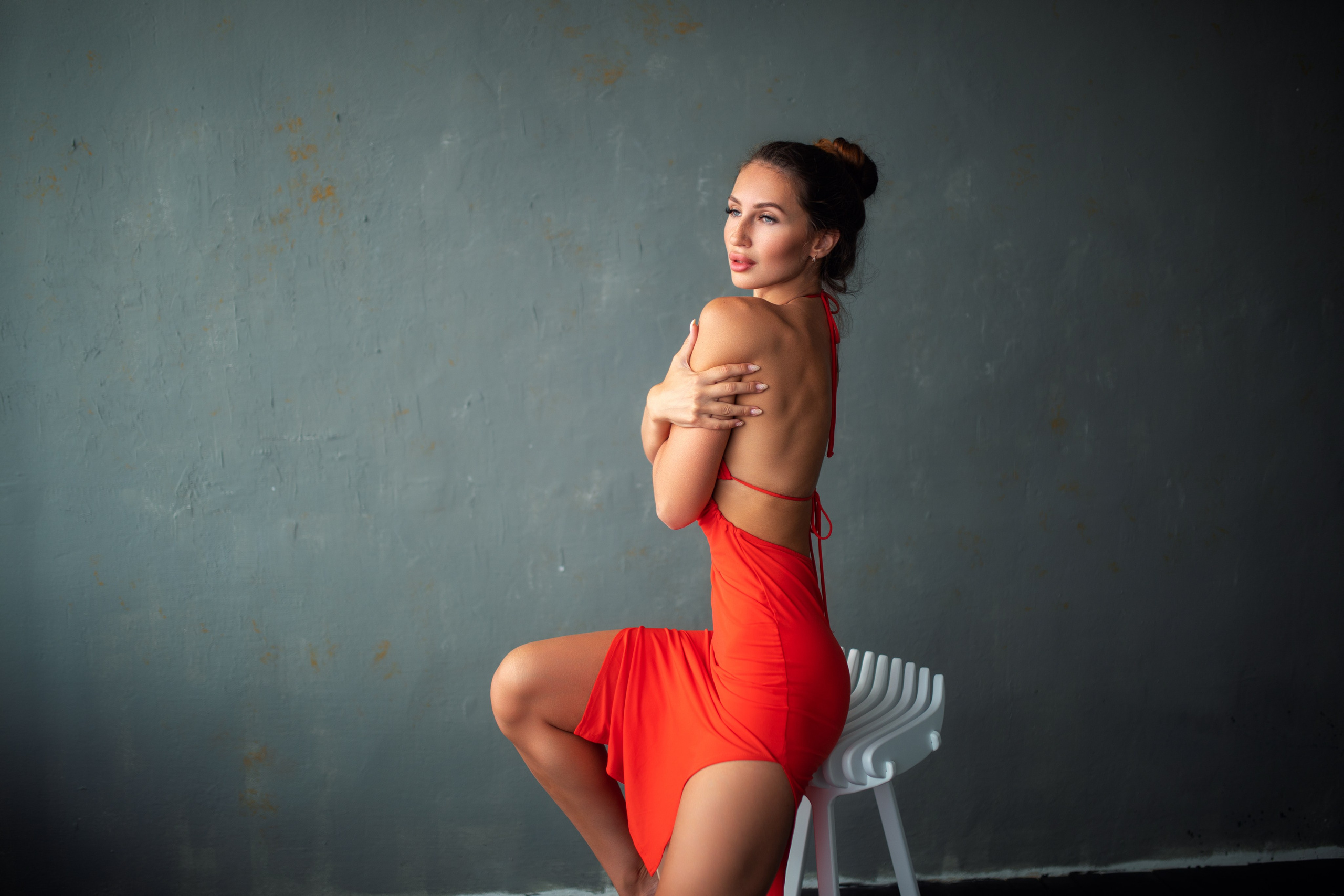 Съемка с Викторией в студии с минимальным интерьером в формате для «себя»