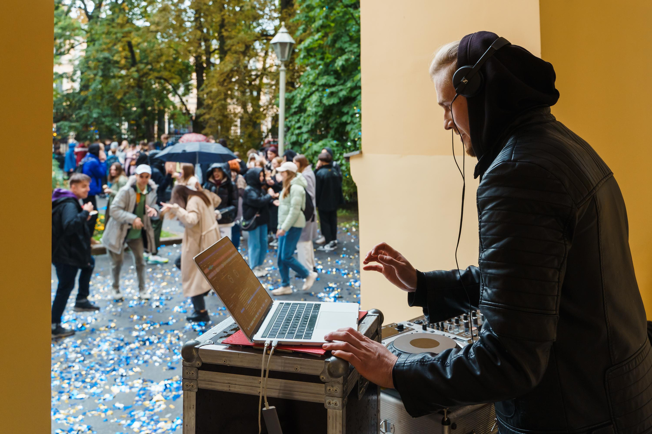 День Первокурсника в СПбГЭУ. Репортажная съемка. Фотограф Анастасия Арланцева
