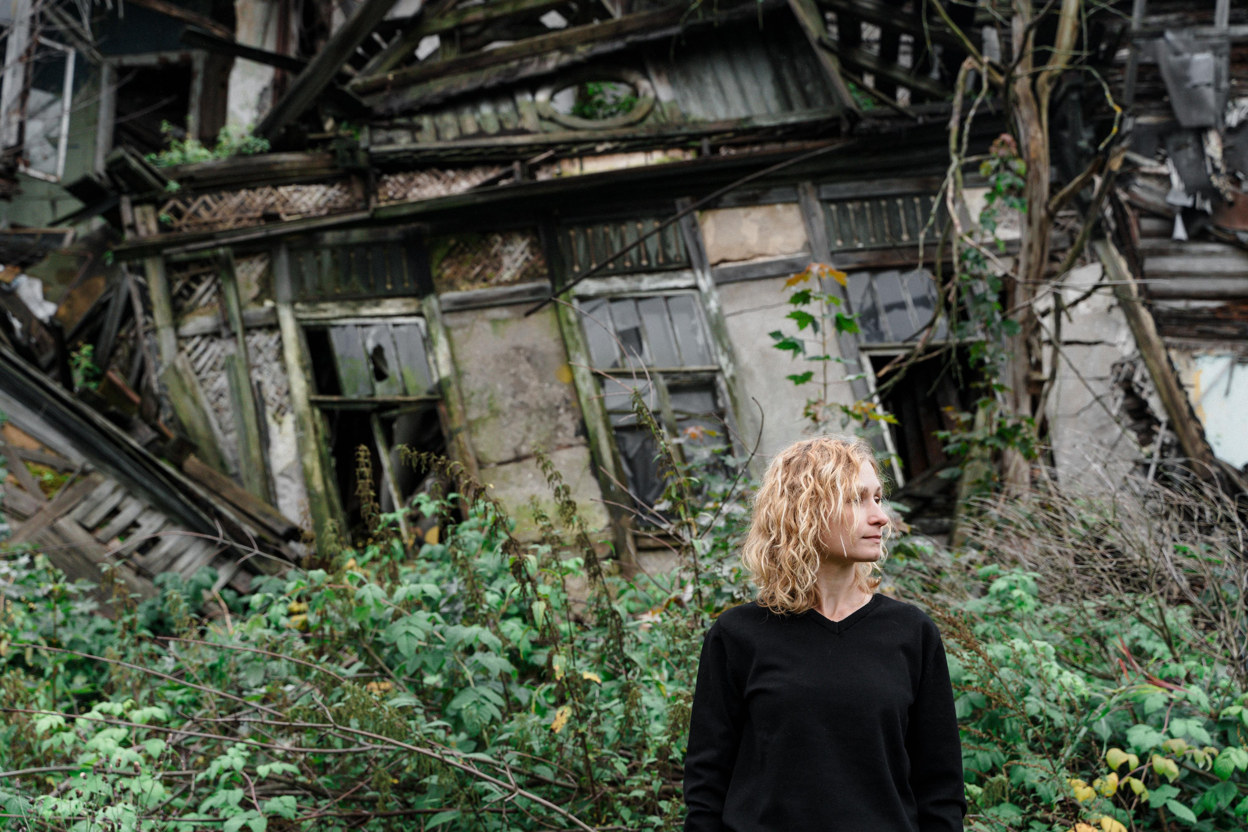 Настя. Портретная съемка в заброшенном доме. Фотограф Анастасия Арланцева