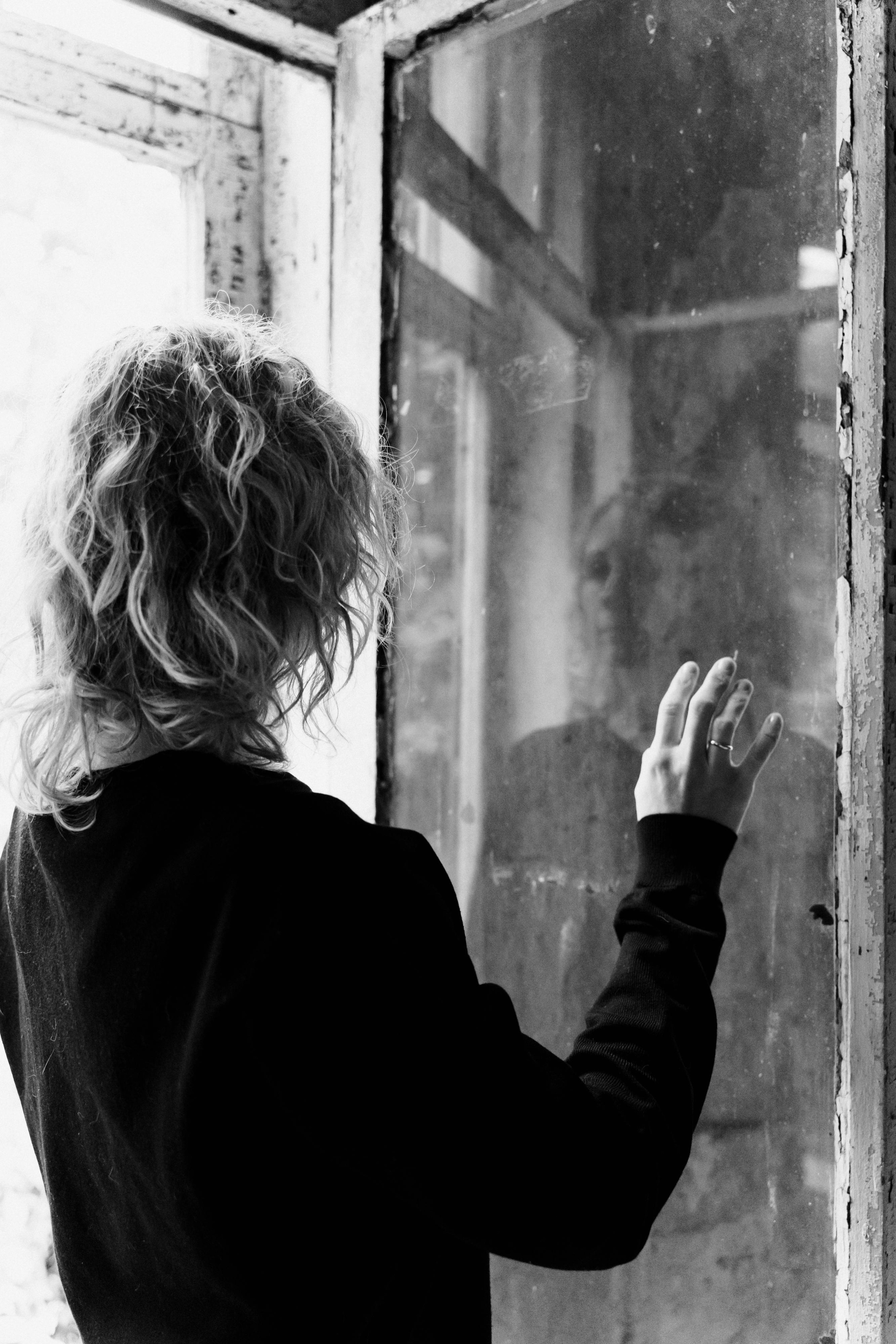 Настя. Портретная съемка в заброшенном доме. Фотограф Анастасия Арланцева