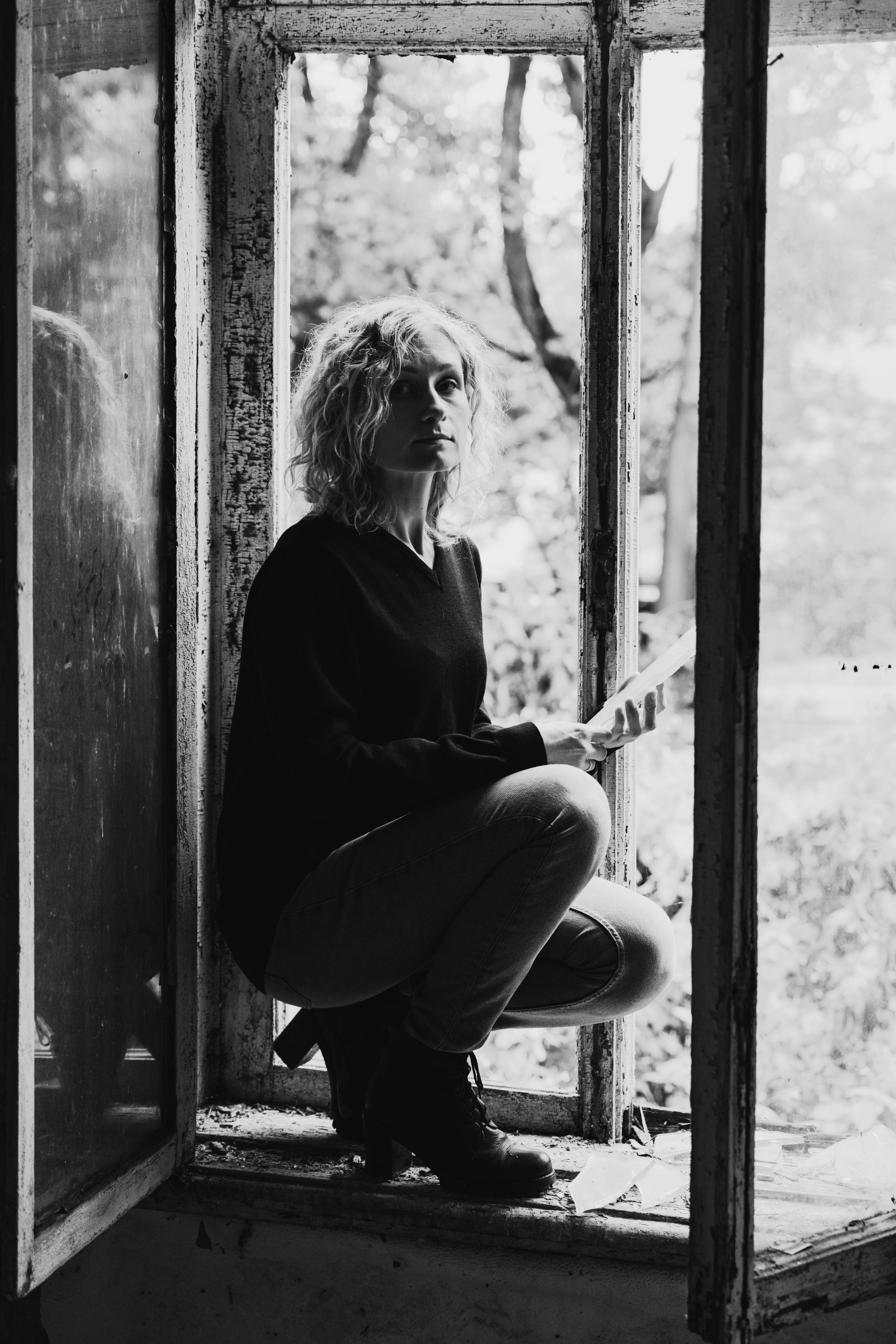 Настя. Портретная съемка в заброшенном доме. Фотограф Анастасия Арланцева