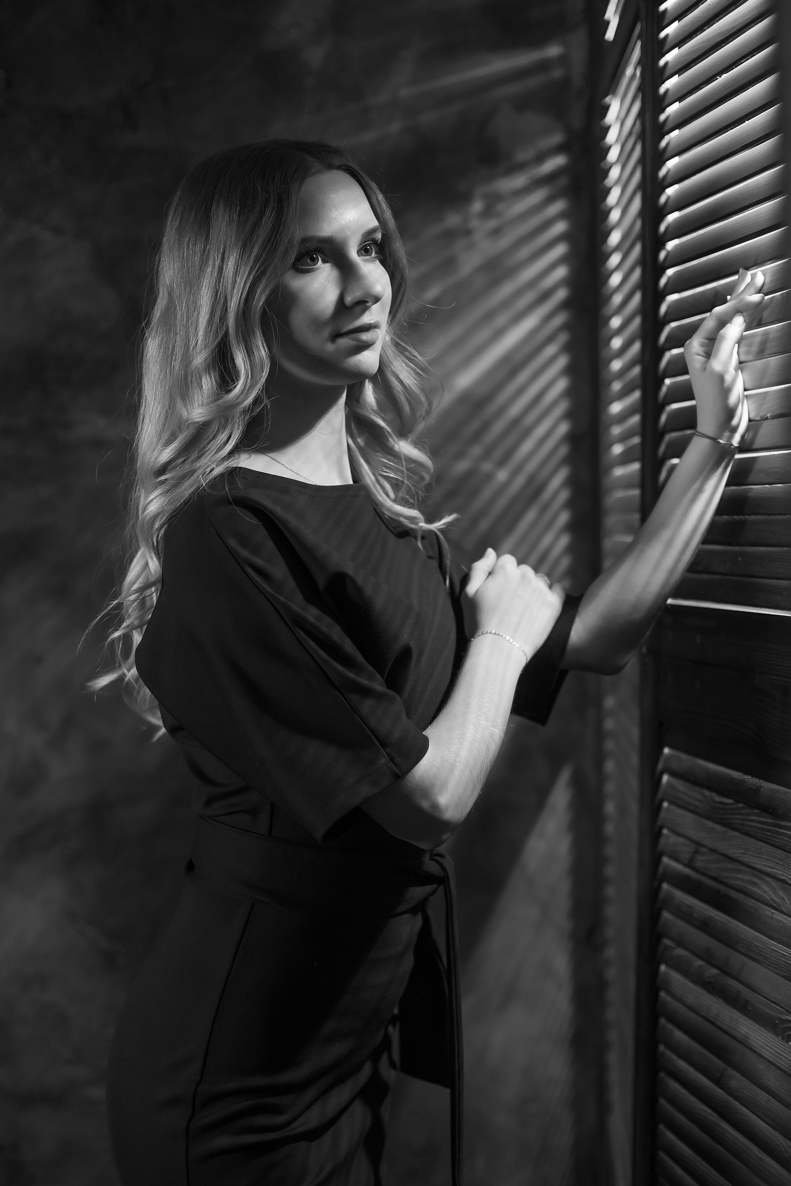 Фотограф Самара - женский черно-белый портрет в студии