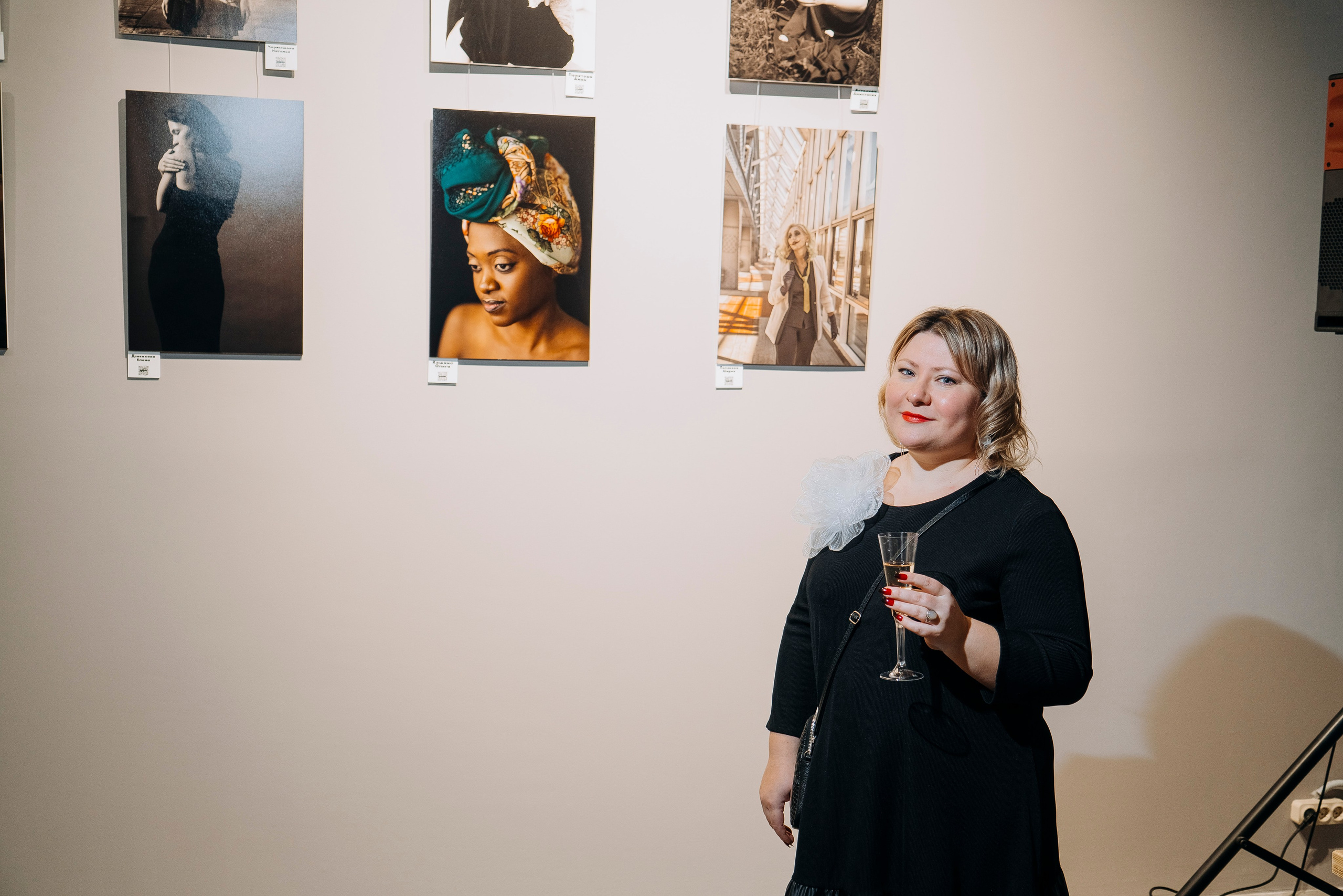 Вернисаж фотовыставки MFamilia «Гармония различий». Организация фотовыставок в Петербурге и Москве, MFamilia (МФамилия)