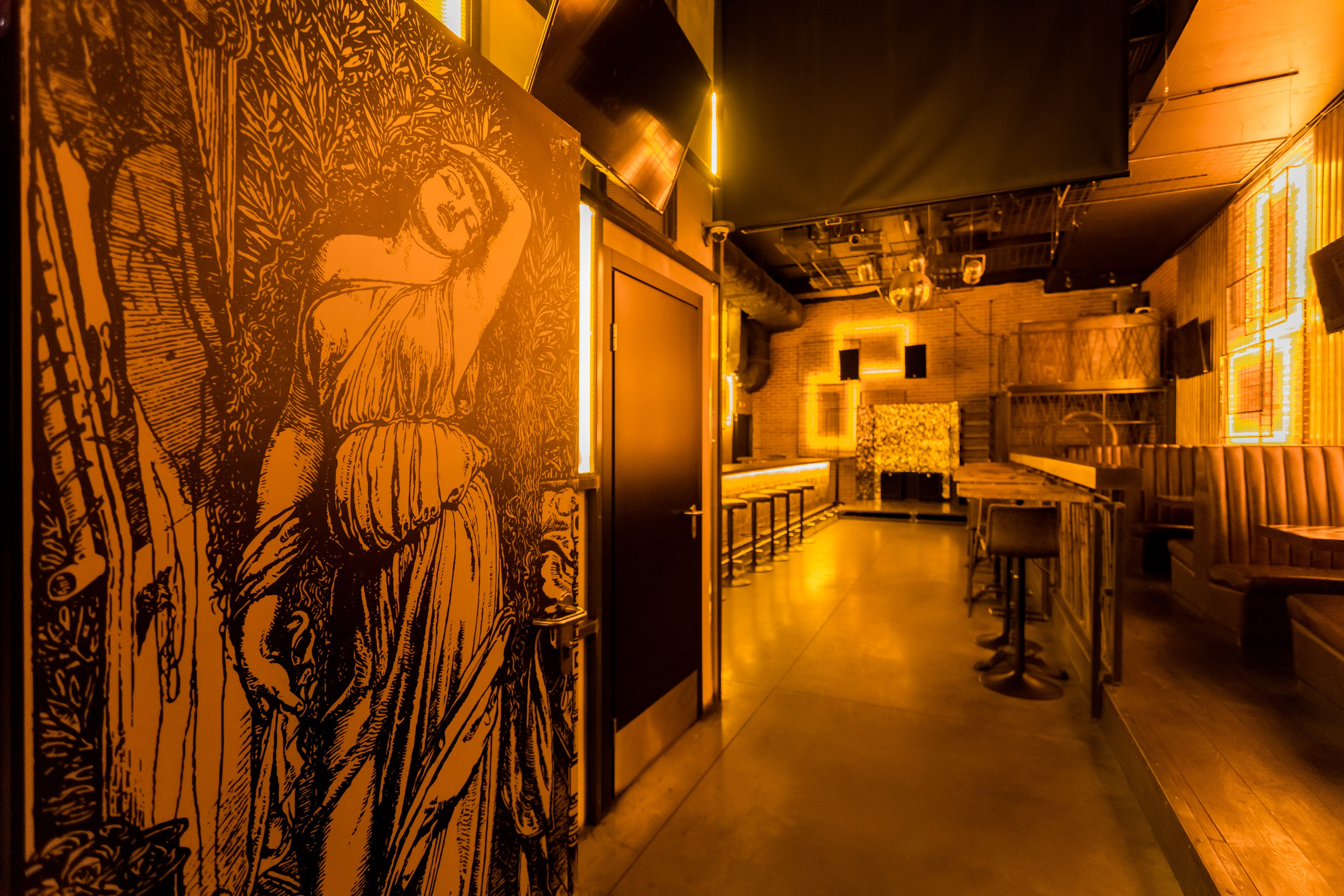 Фотосъемка для бара Гадкий Койот на улице Большая Дмитровка. Интерьеры, Контент, Портреты | Фотограф в Москве Дани Терно