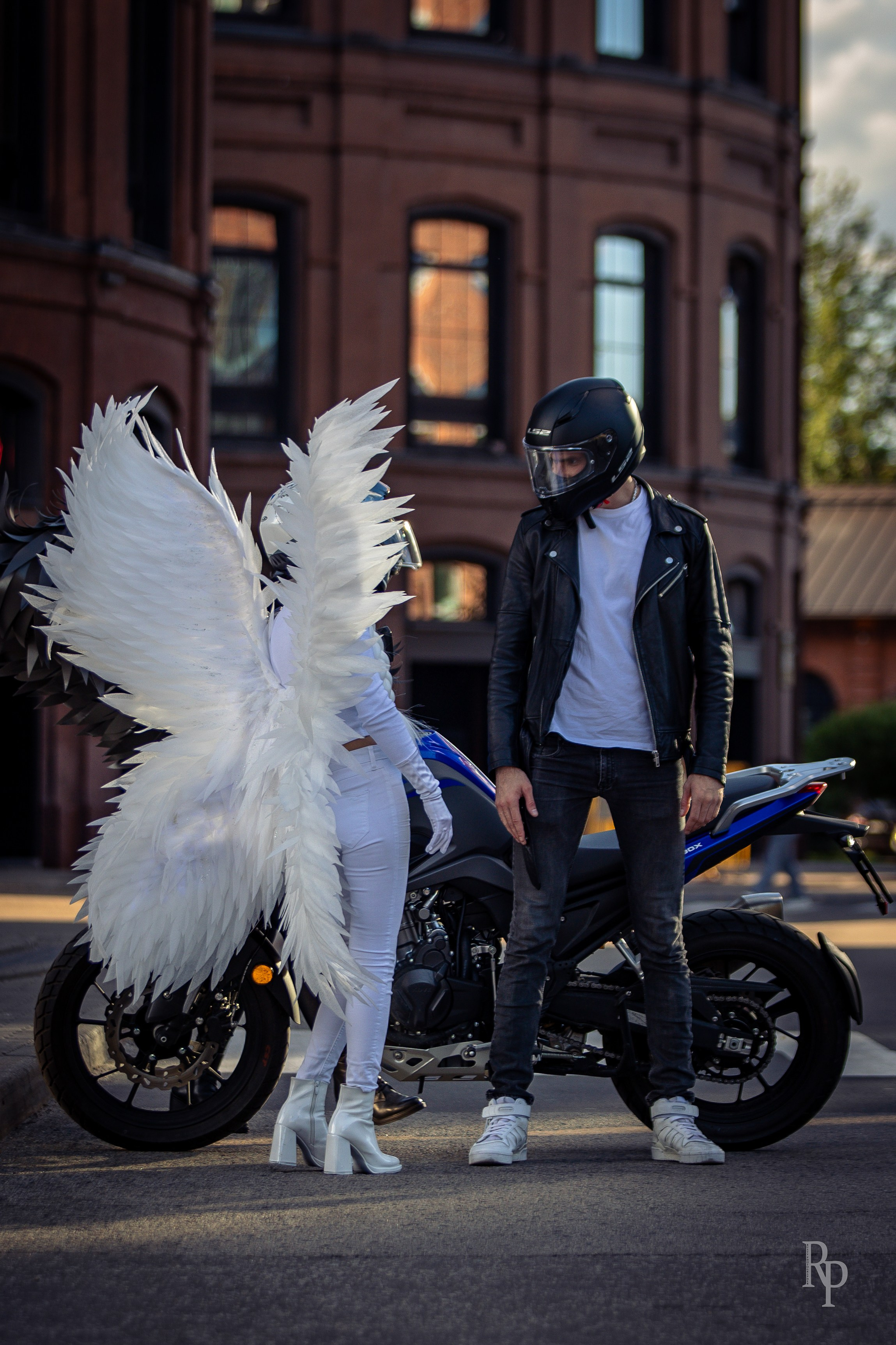 «Angel and demon». Rusty Photographer