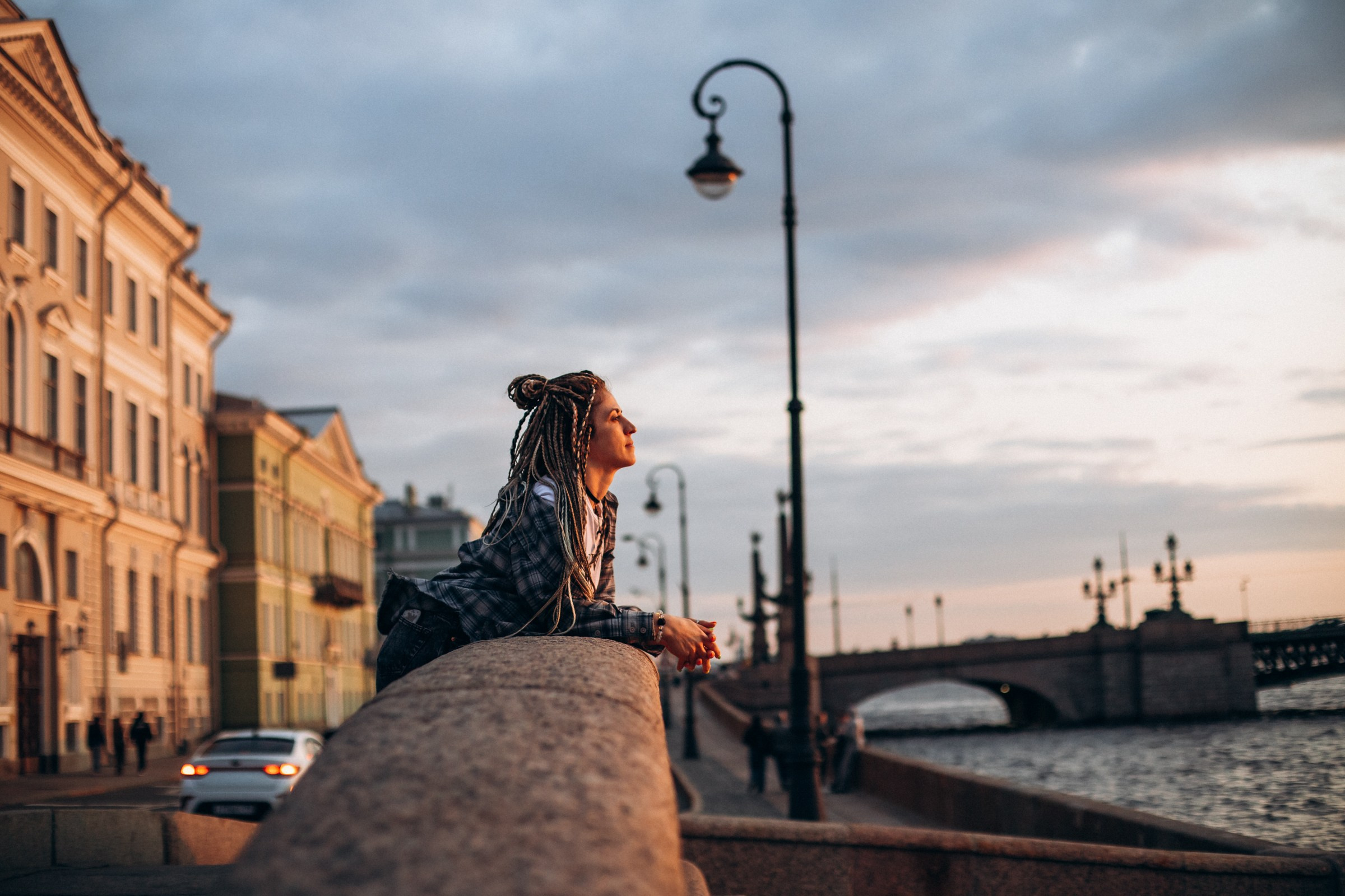 Лиза в июне. Фотопрогулка в Петербурге. Индивидуальный и семейный фотограф в Санкт-Петербурге