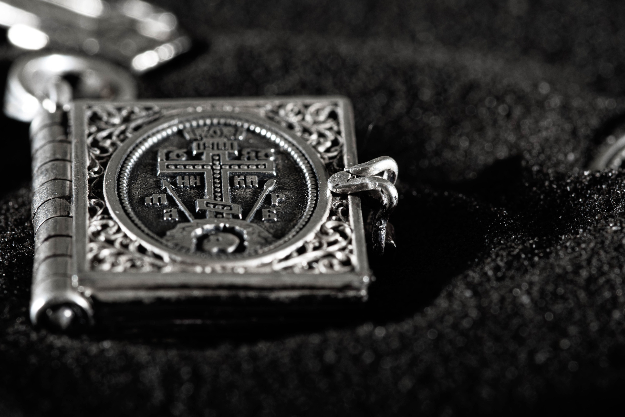 Имиджевая, концептуальная предметная фотосъёмки. Предметный, рекламный, ювелирный фотограф в Москве