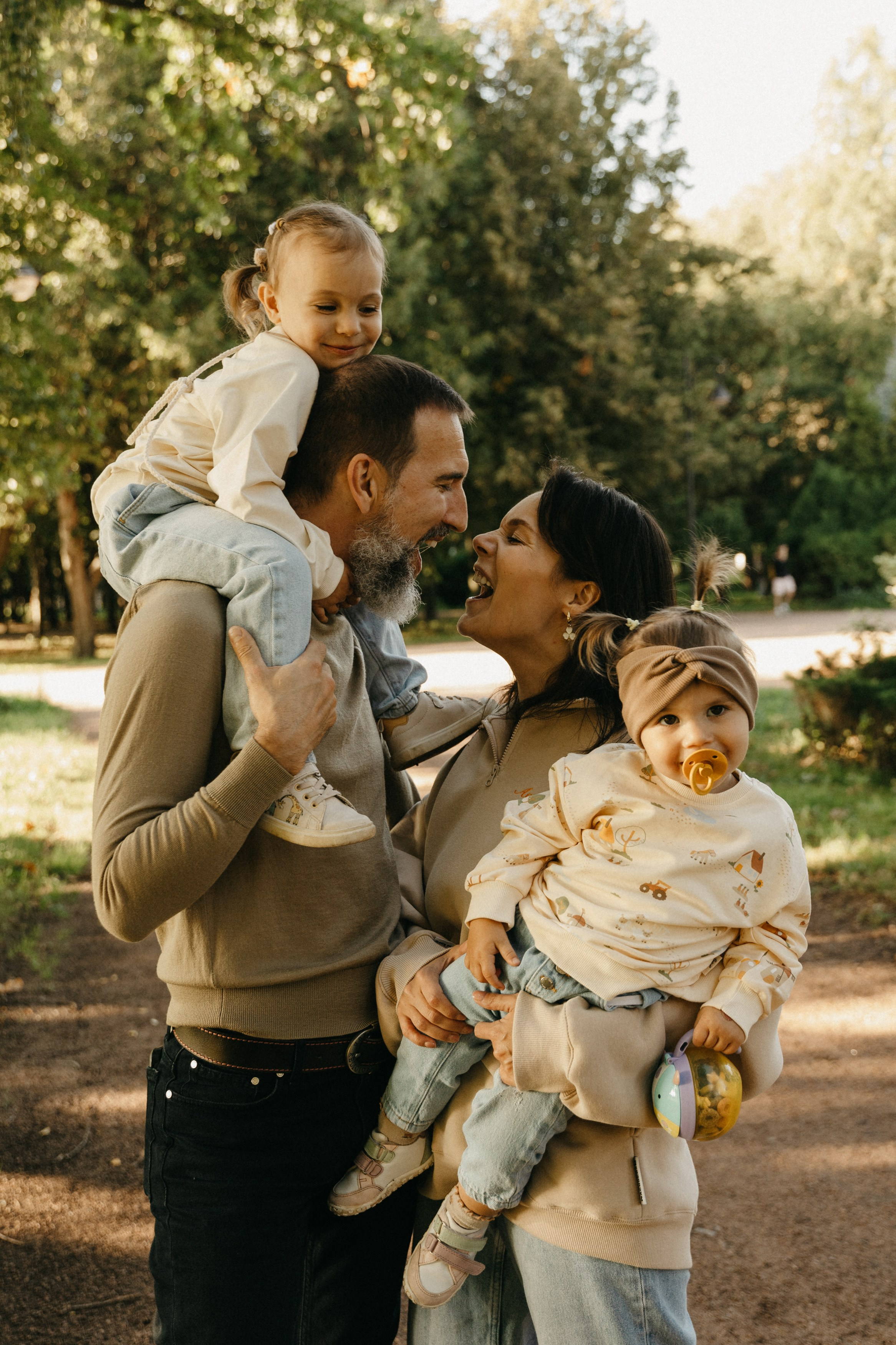 Таня, Миша, Зоя, Нина. Главная